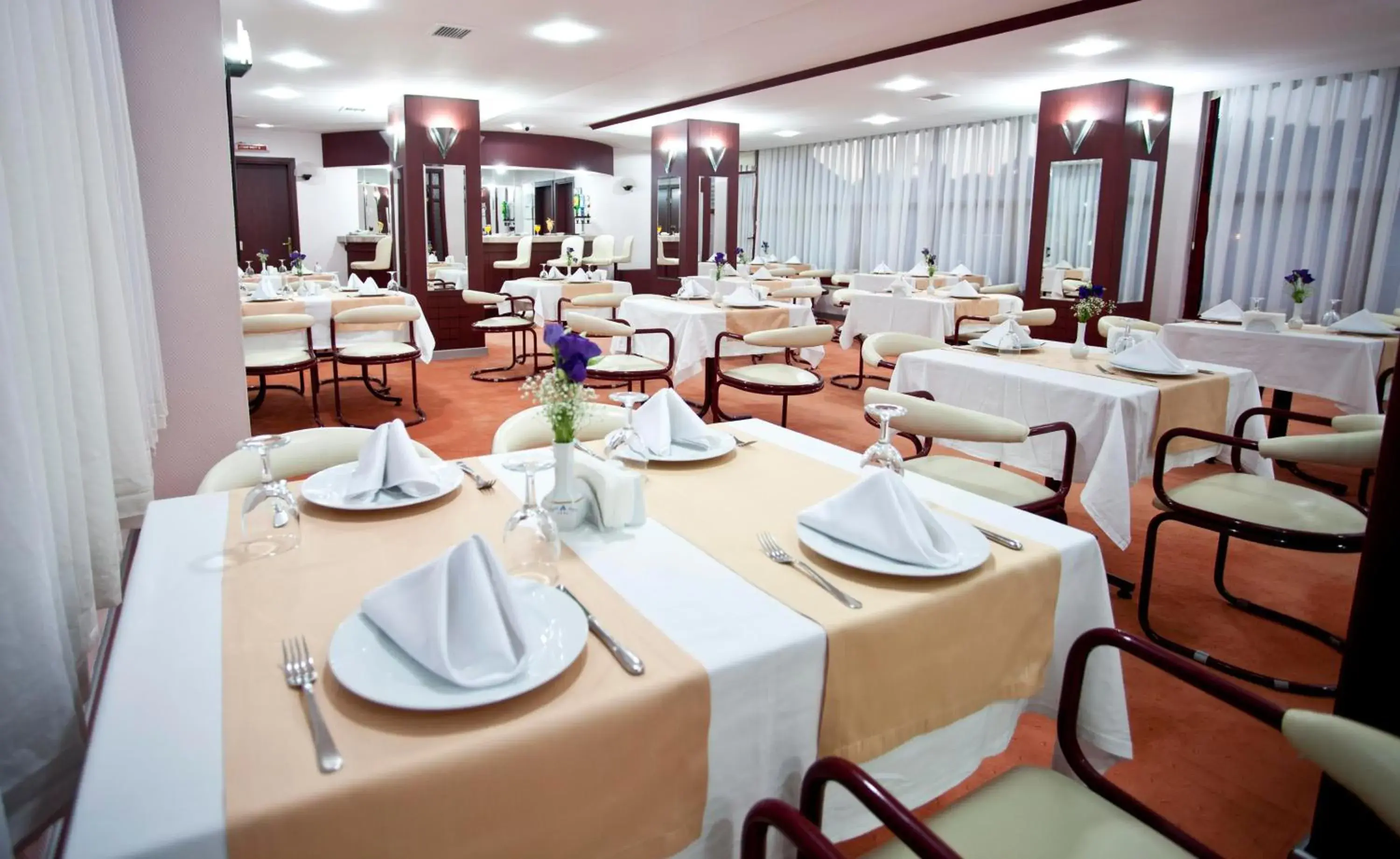 Restaurant/Places to Eat in Sergah Hotel