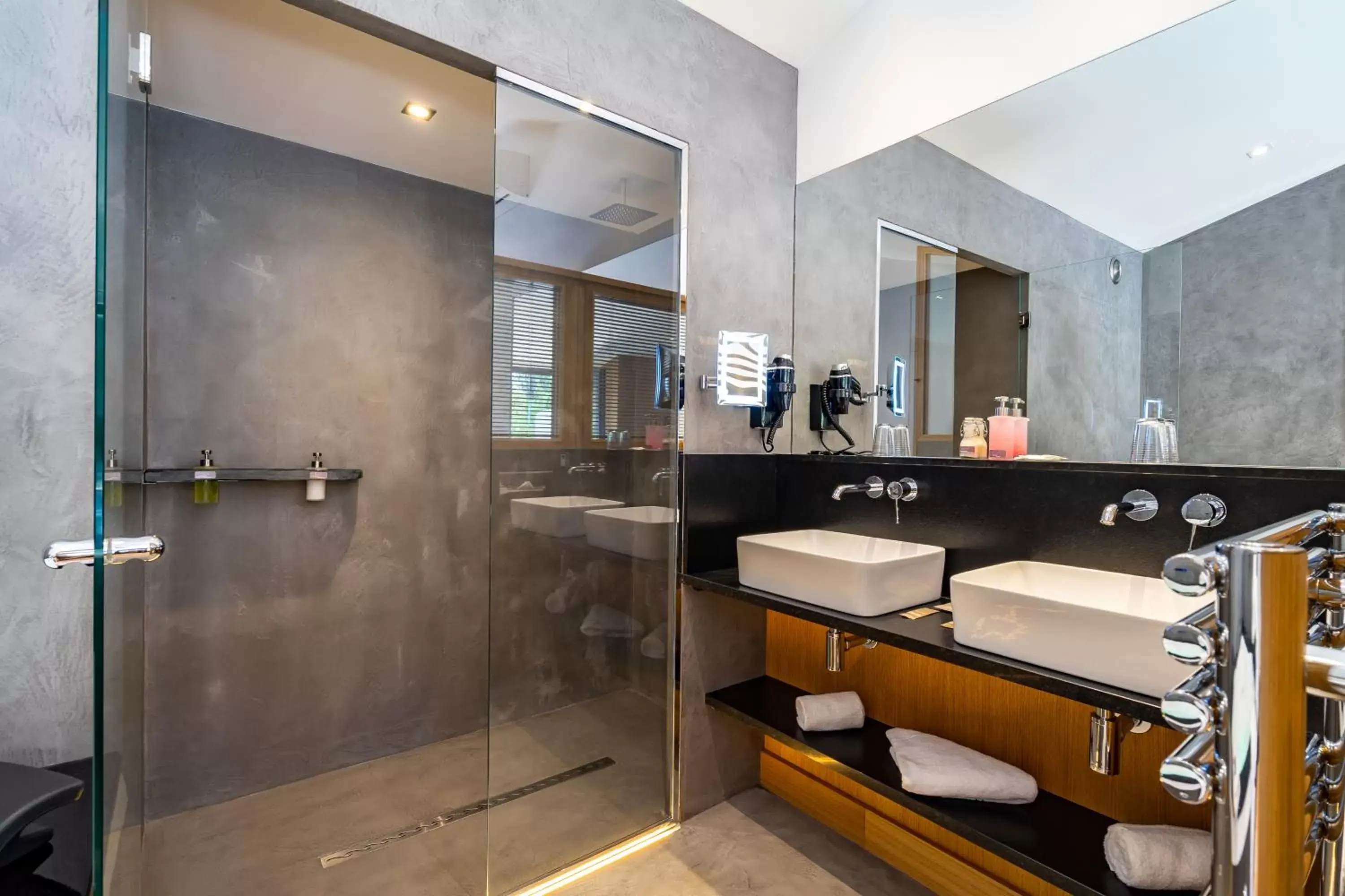 Shower, Bathroom in Hôtel Ile de Ré