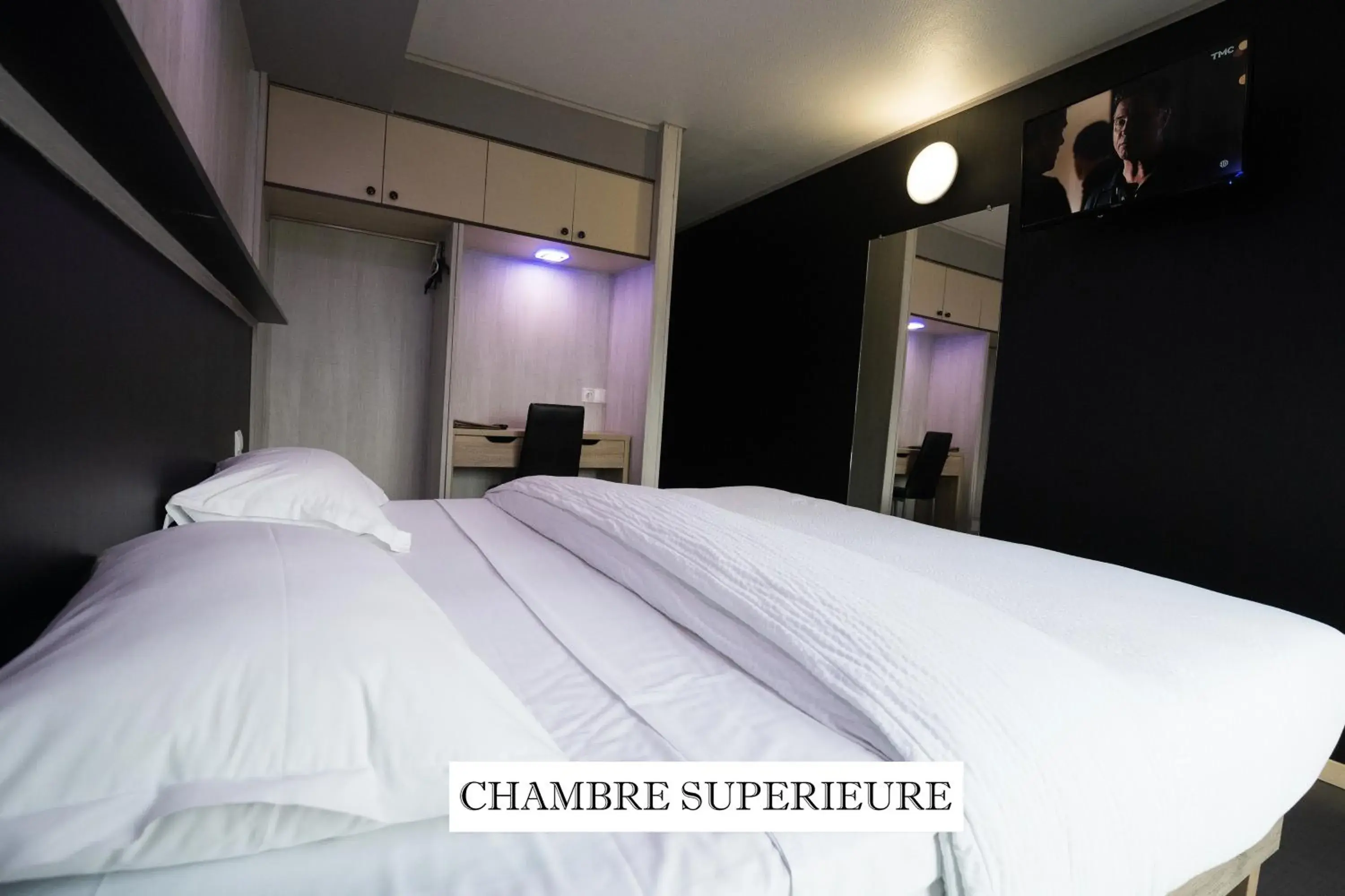 Bed in Hôtel La Rocade