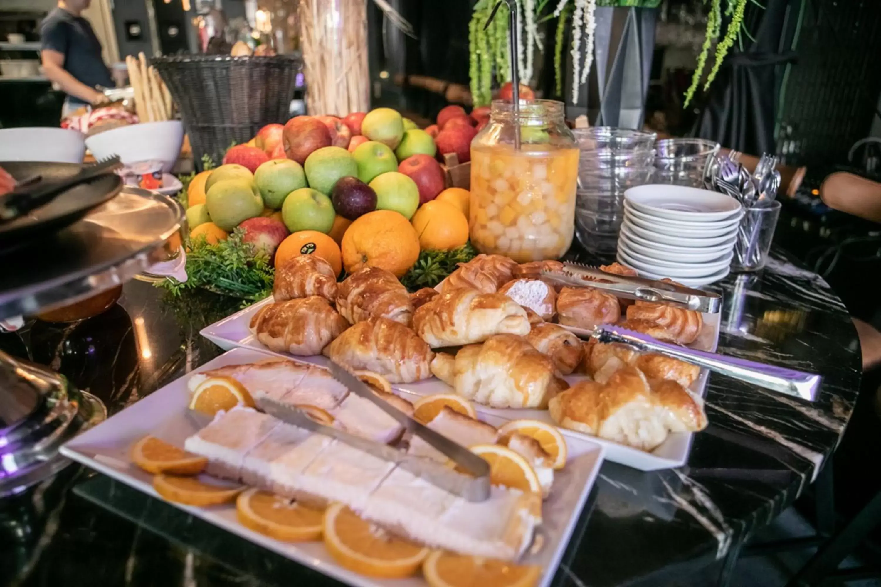 Food and drinks in Ultra Tel Aviv Boutique Hotel