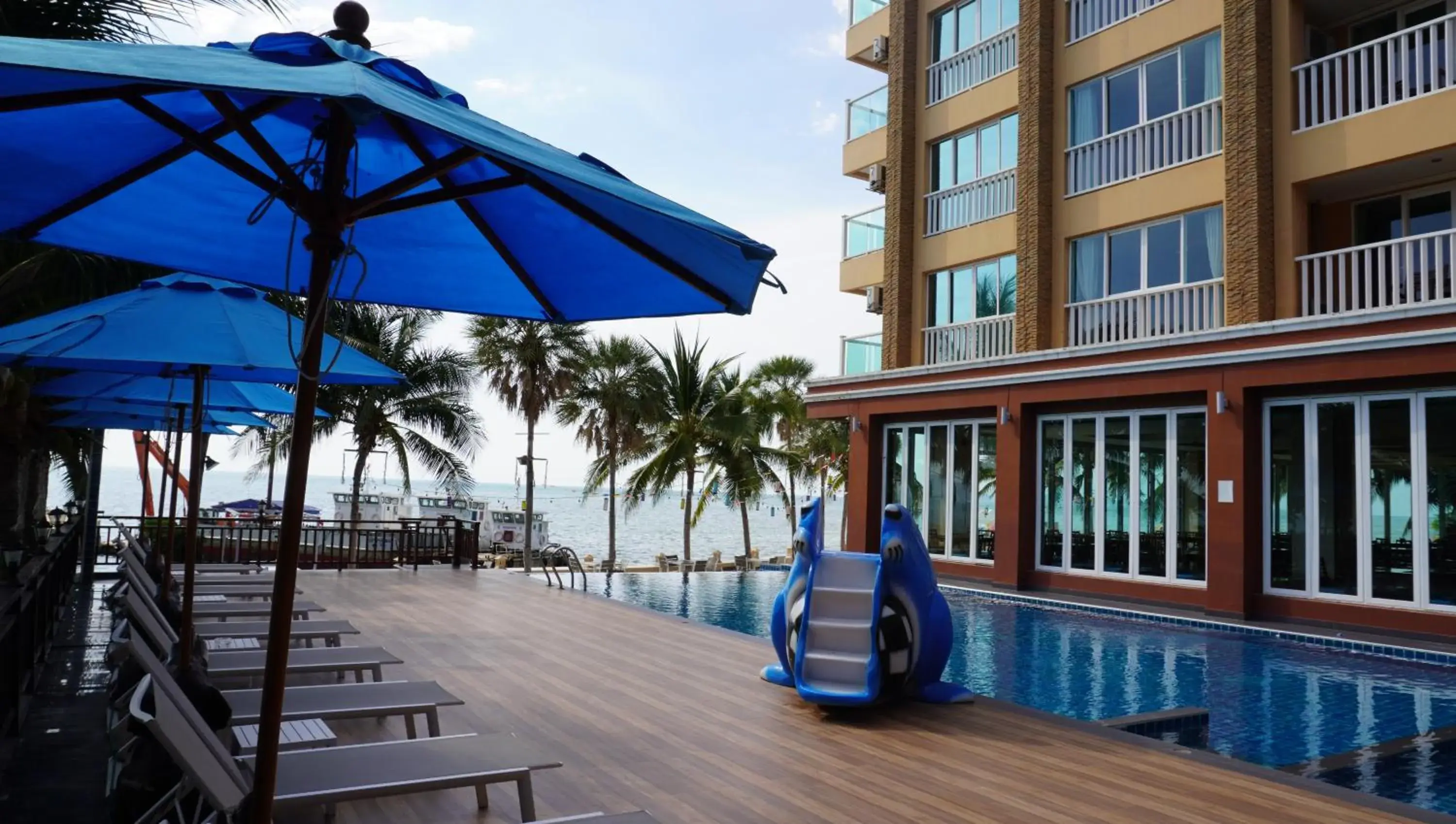 Swimming pool in Saisawan Beach Resort