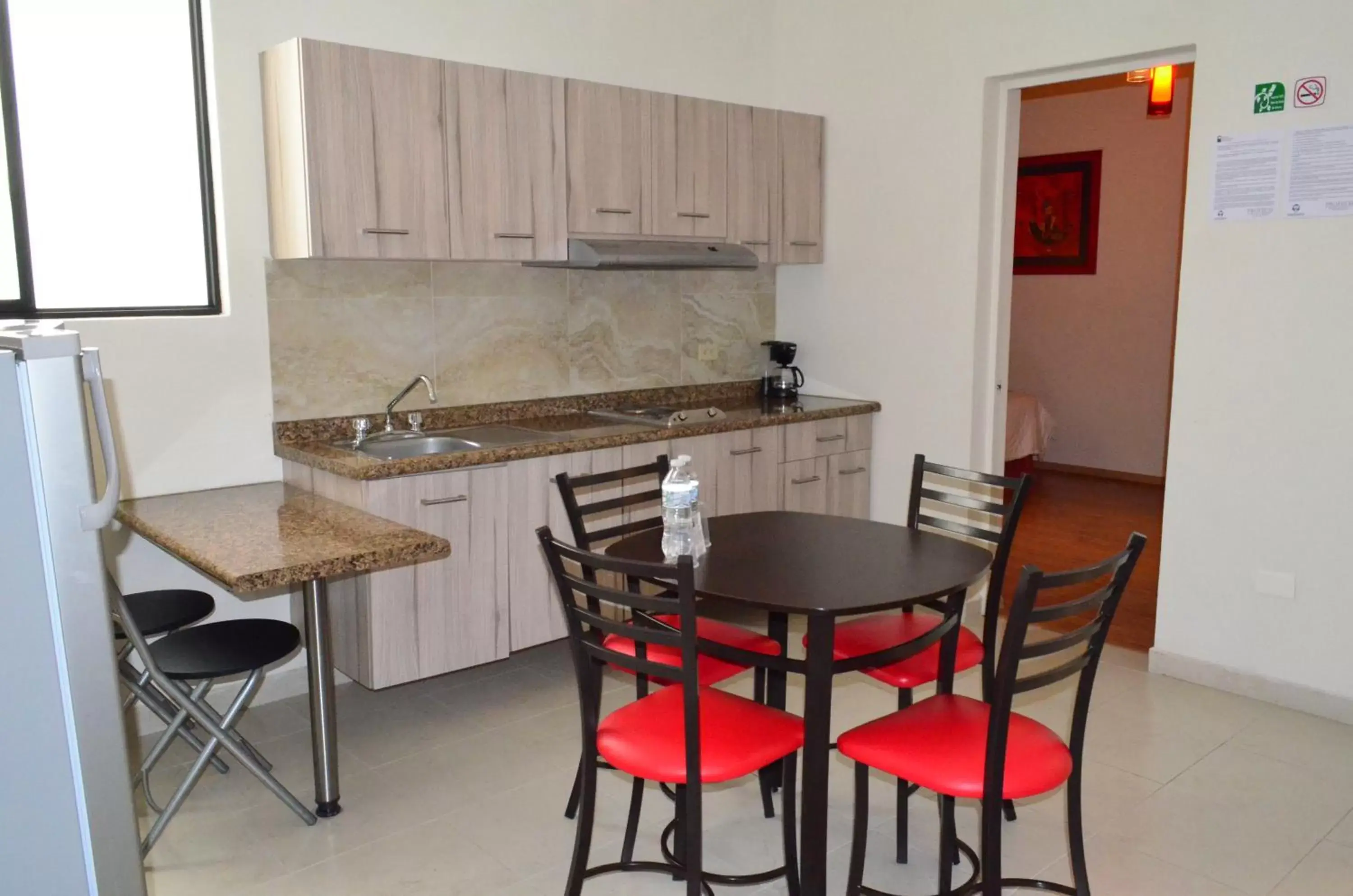 Kitchen or kitchenette, Dining Area in Hotel del Capitán de Puebla - Vitrales