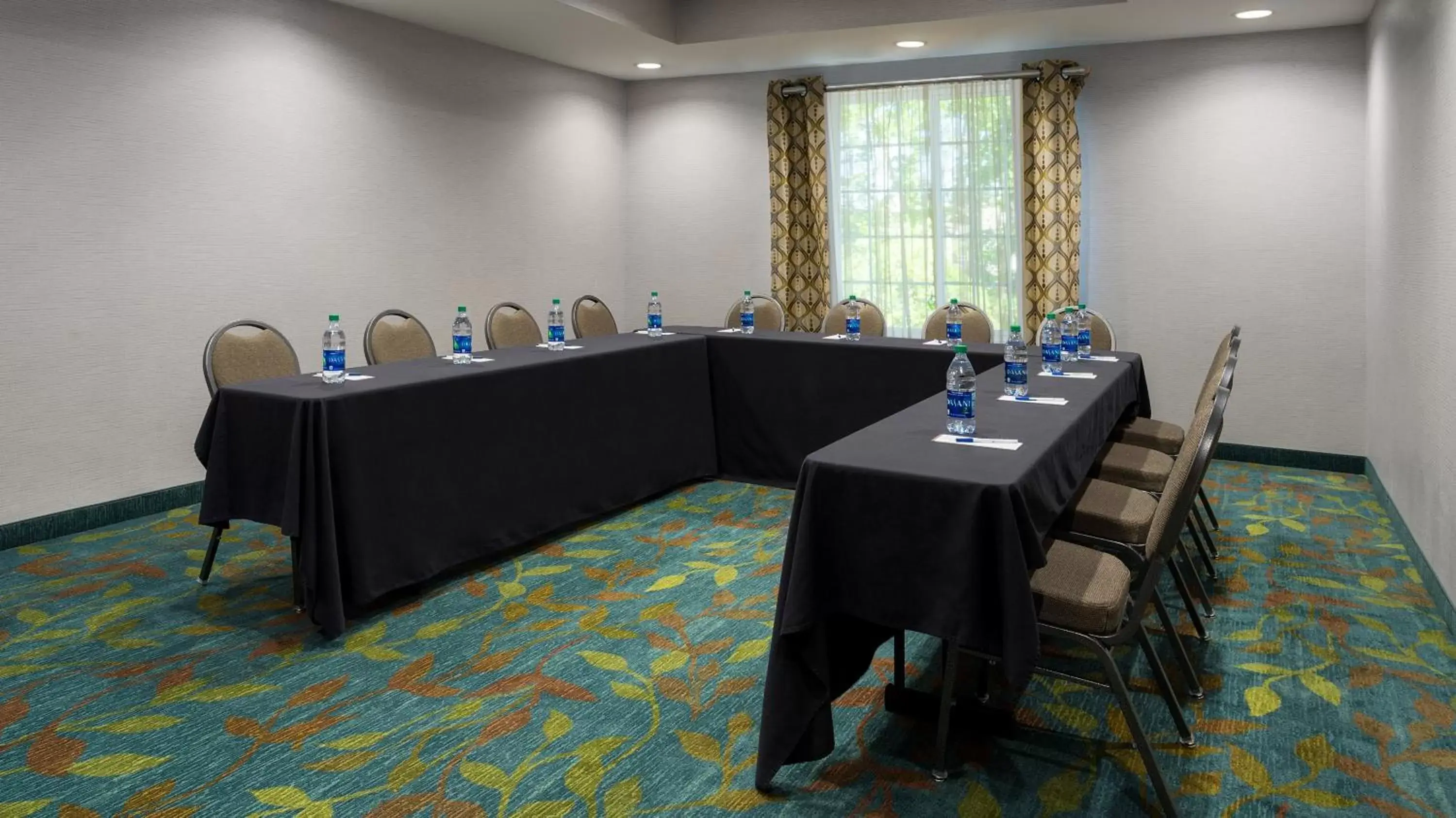 Meeting/conference room in Candlewood Suites Grove City - Outlet Center, an IHG Hotel