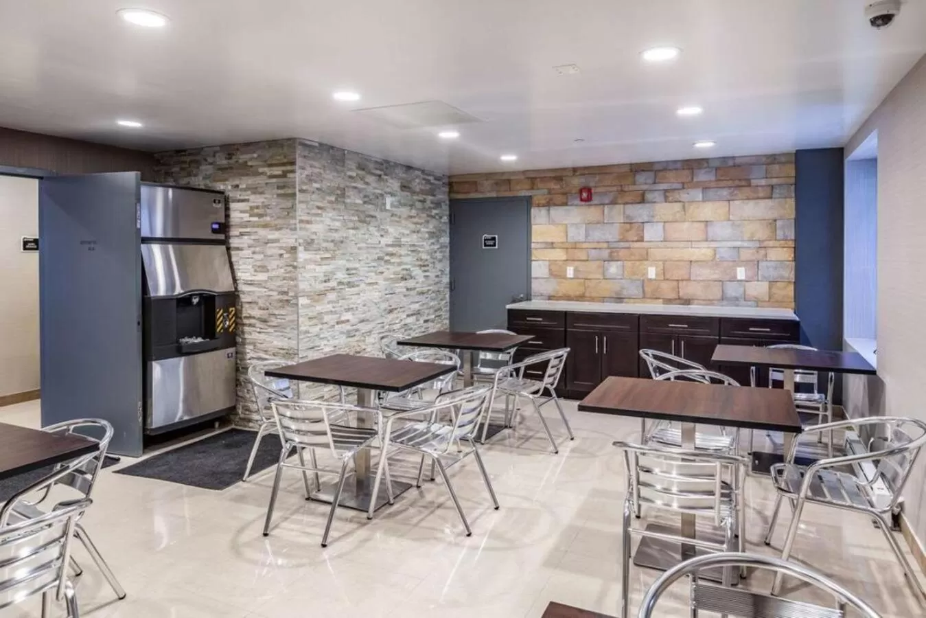 Breakfast in Umbrella Hotel Brooklyn