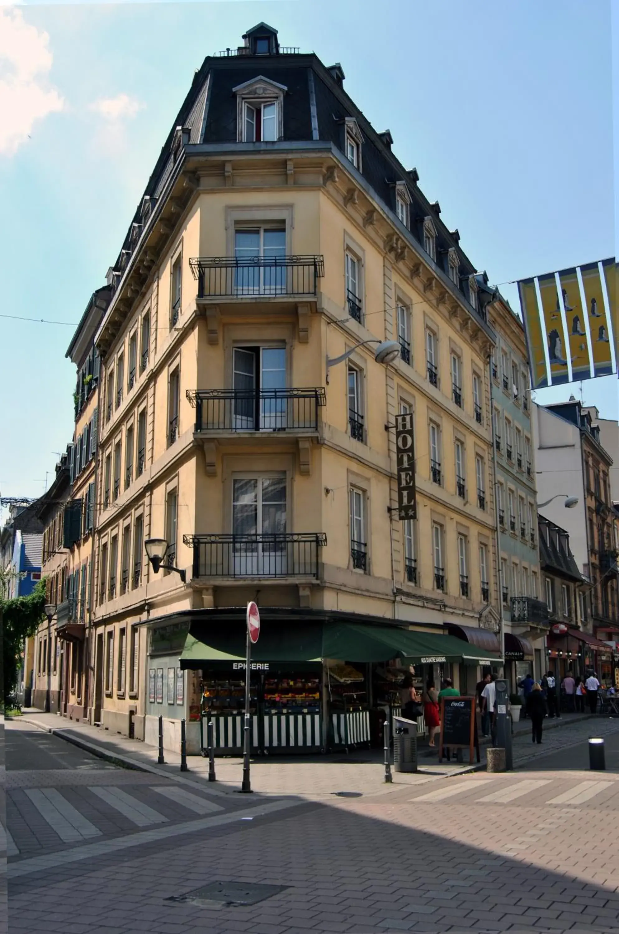 Facade/entrance, Property Building in Hotel Victoria