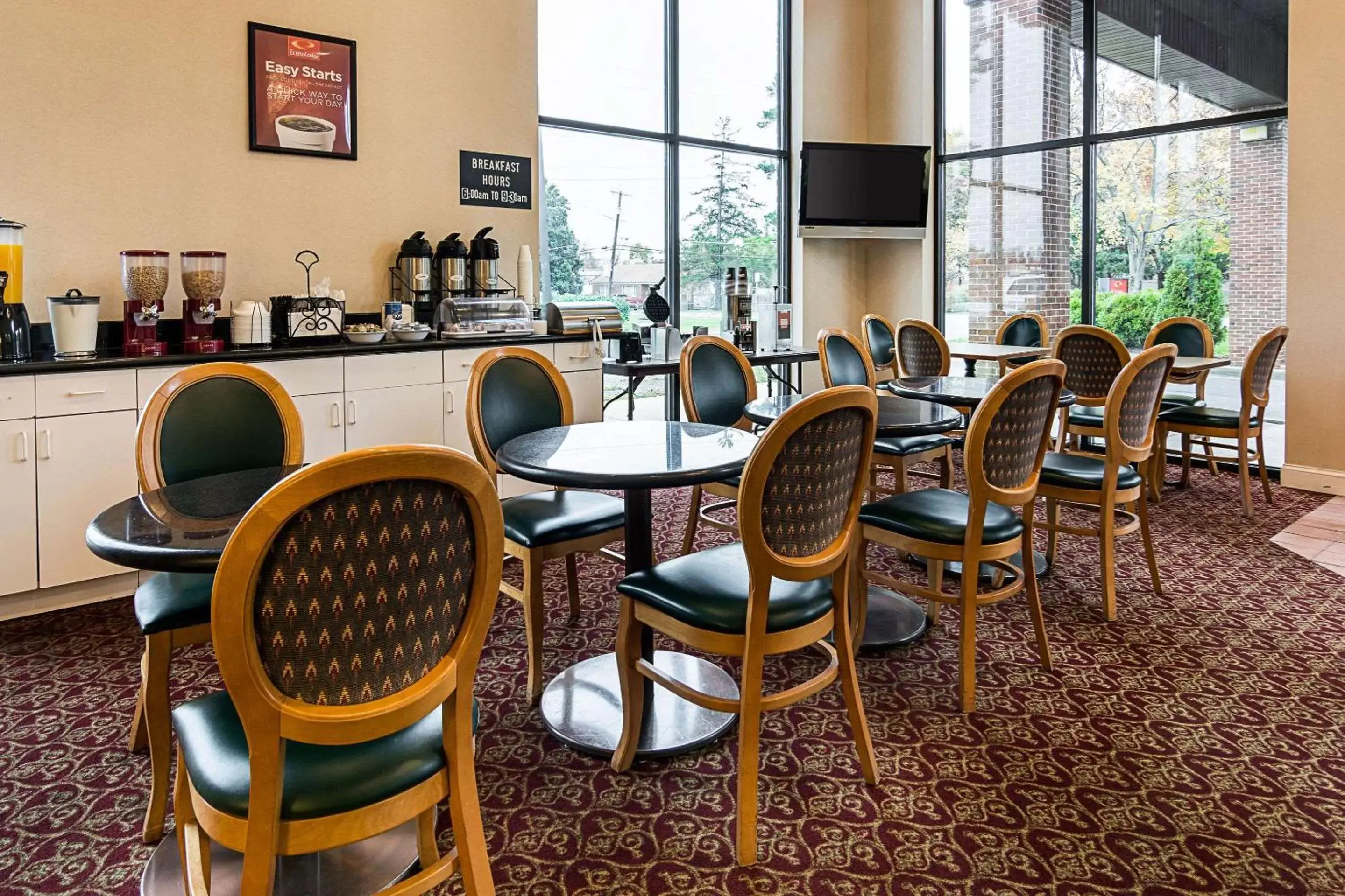 Restaurant/Places to Eat in Econo Lodge Andrews AFB