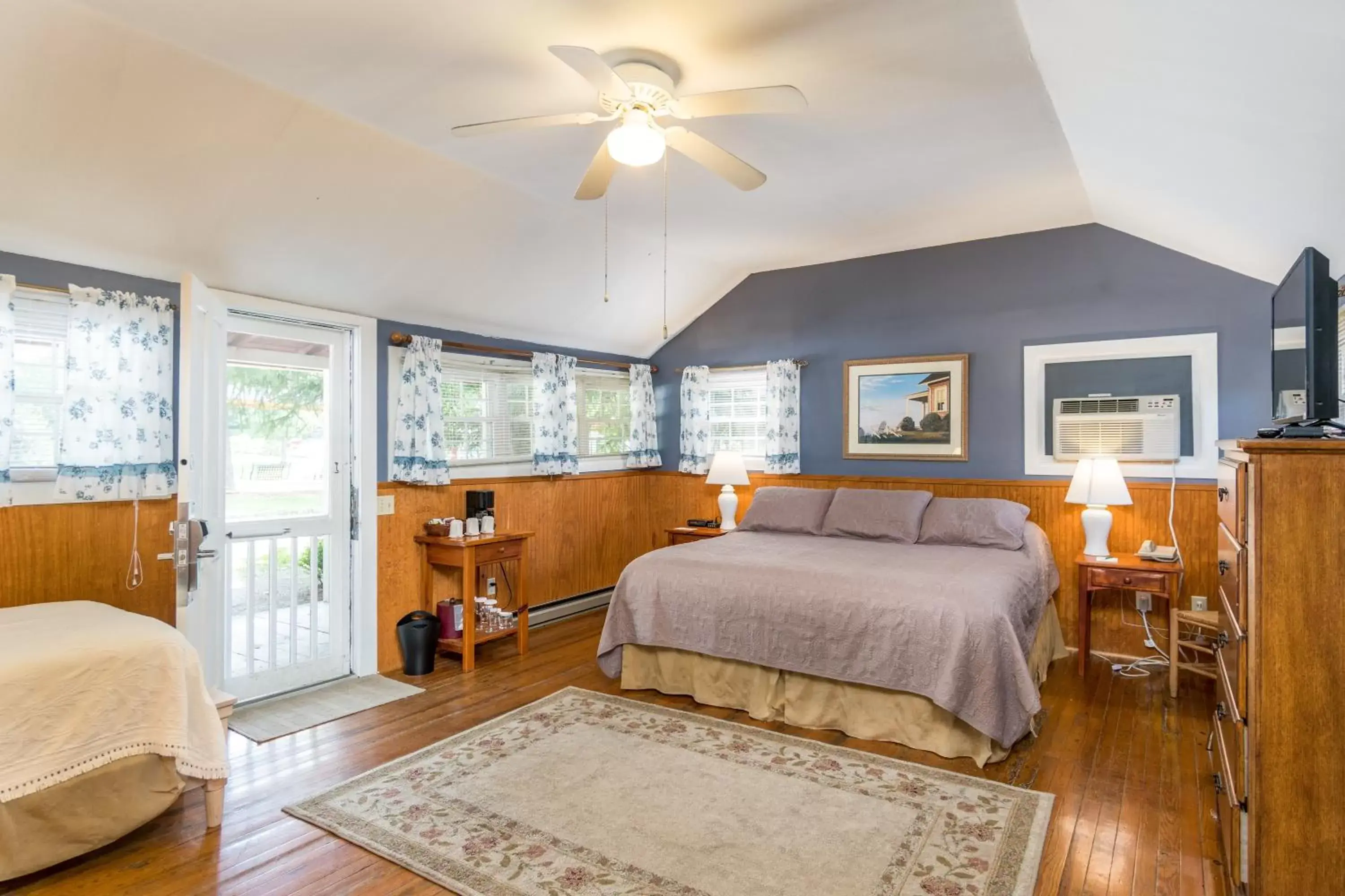 Photo of the whole room, Bed in Highland Lake Inn & Resort - Flat Rock Photo of the whole room, Bed in Highland Lake Inn & Resort - Flat Rock