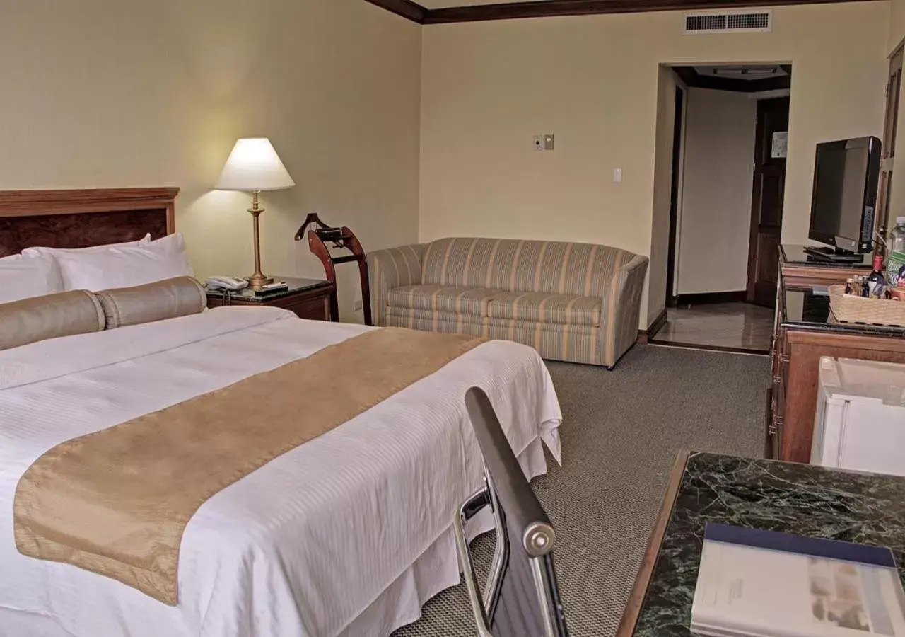 Photo of the whole room, Bed in Wyndham San Jose Herradura