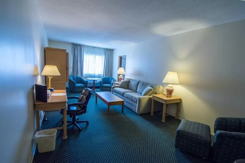 Living room, Bed in Bonnie Castle Resort & Marina