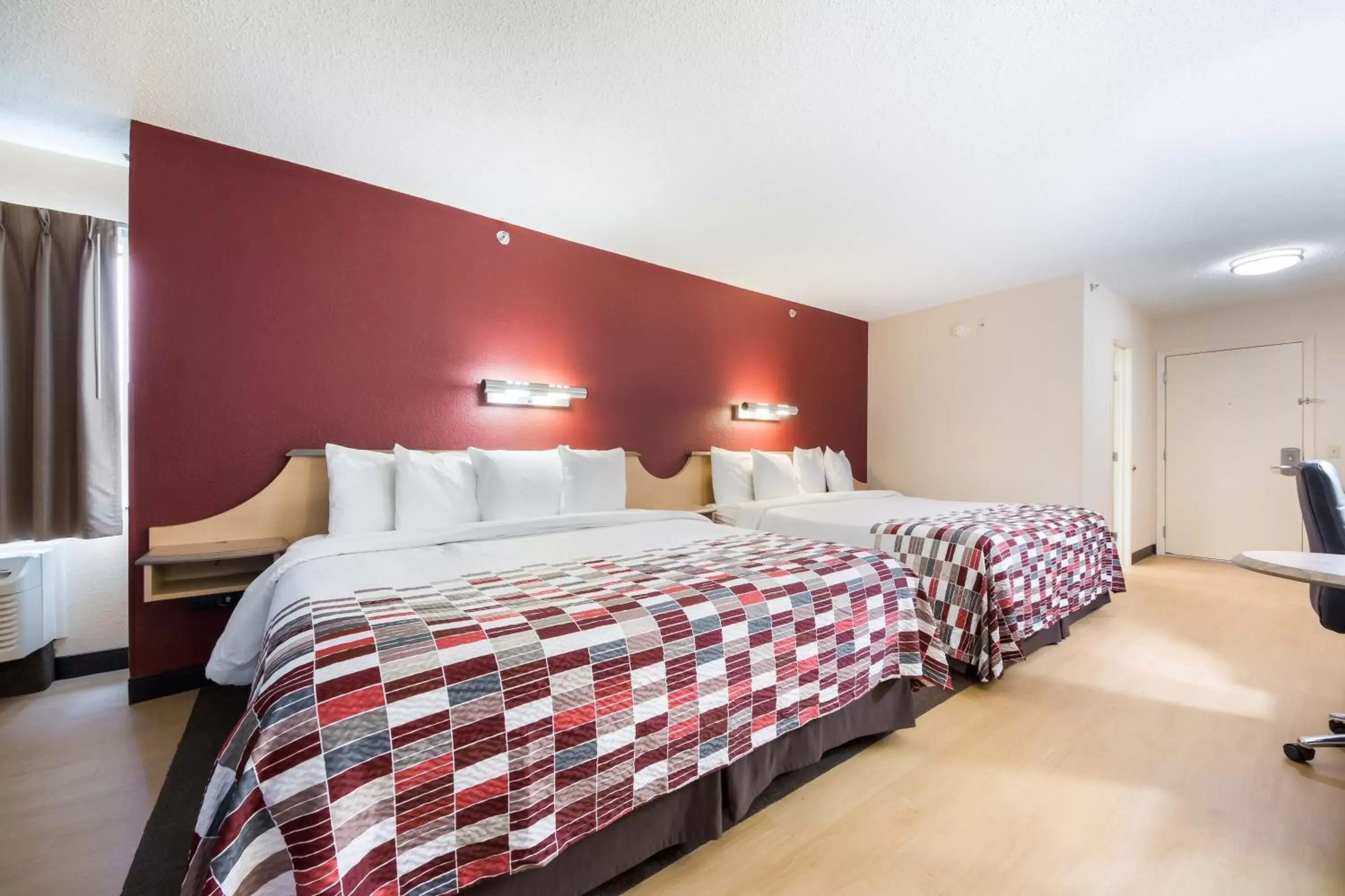 Bedroom, Bed in Red Roof Inn Laredo