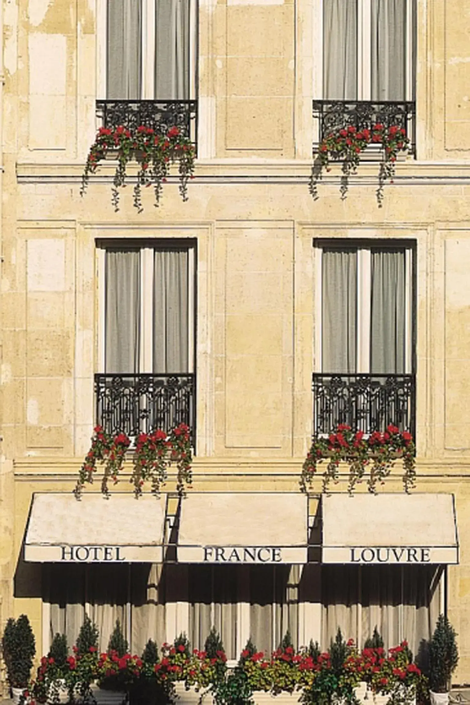 Facade/entrance in Hotel France Louvre