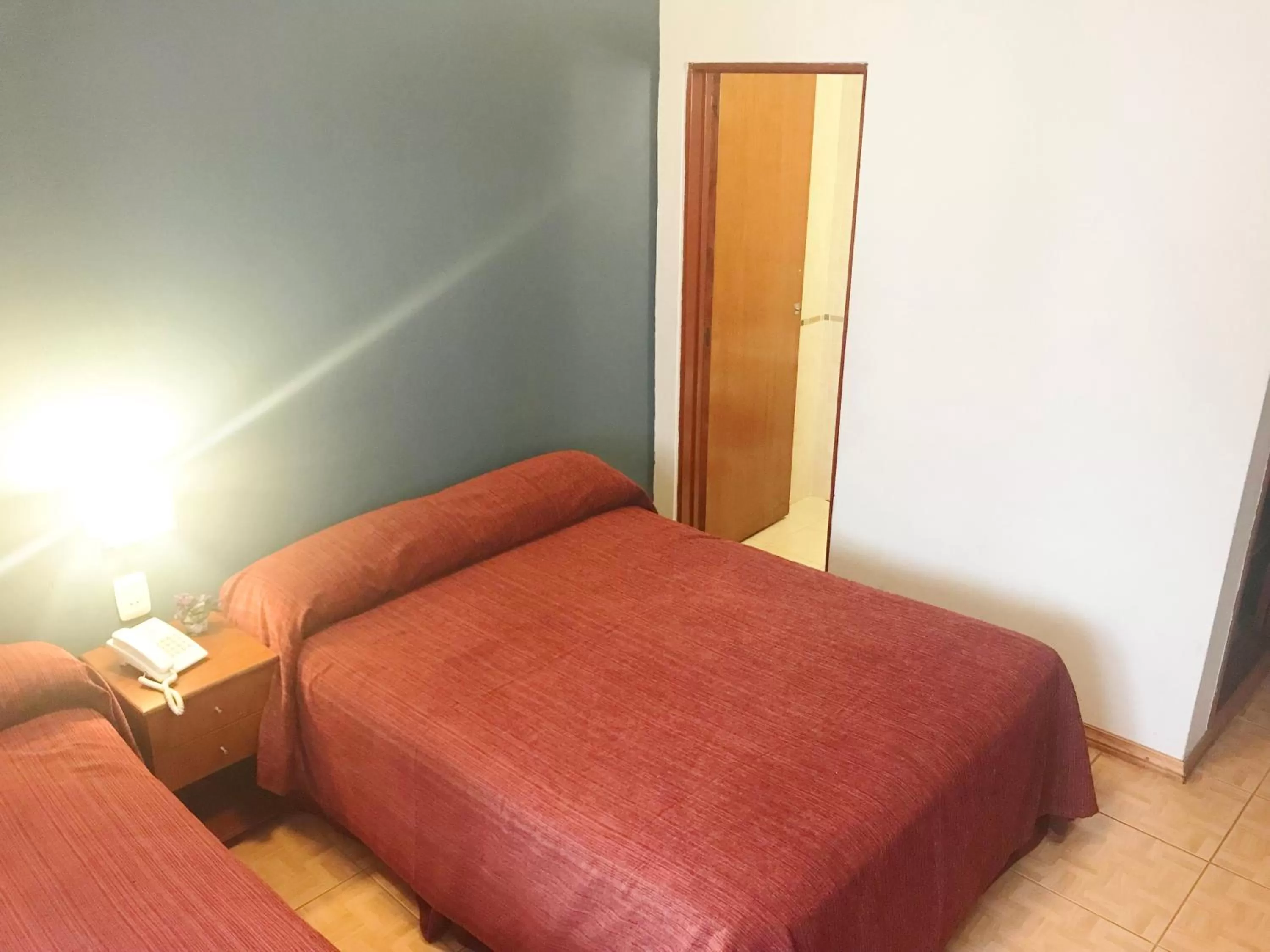 Photo of the whole room, Bed in Hotel Alcazar