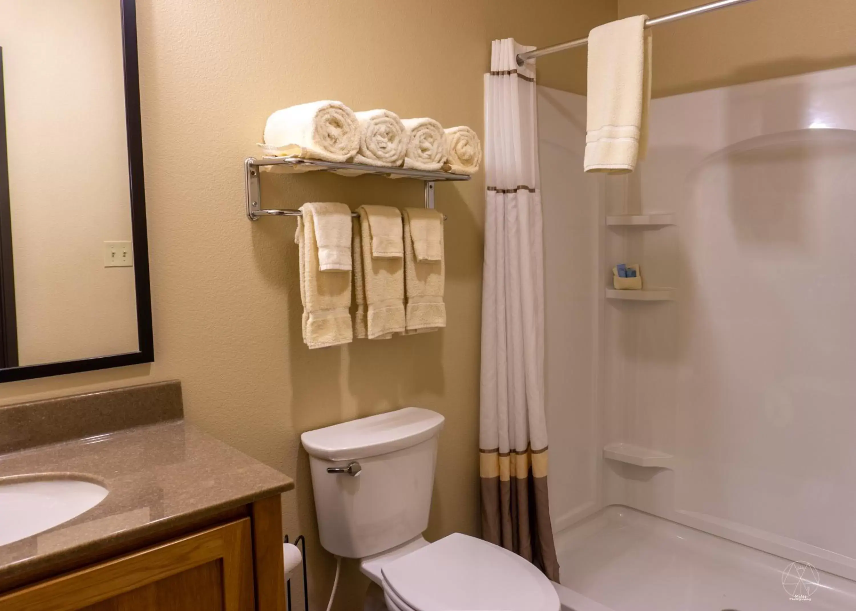 Bathroom in Newcastle Lodge & Convention Center