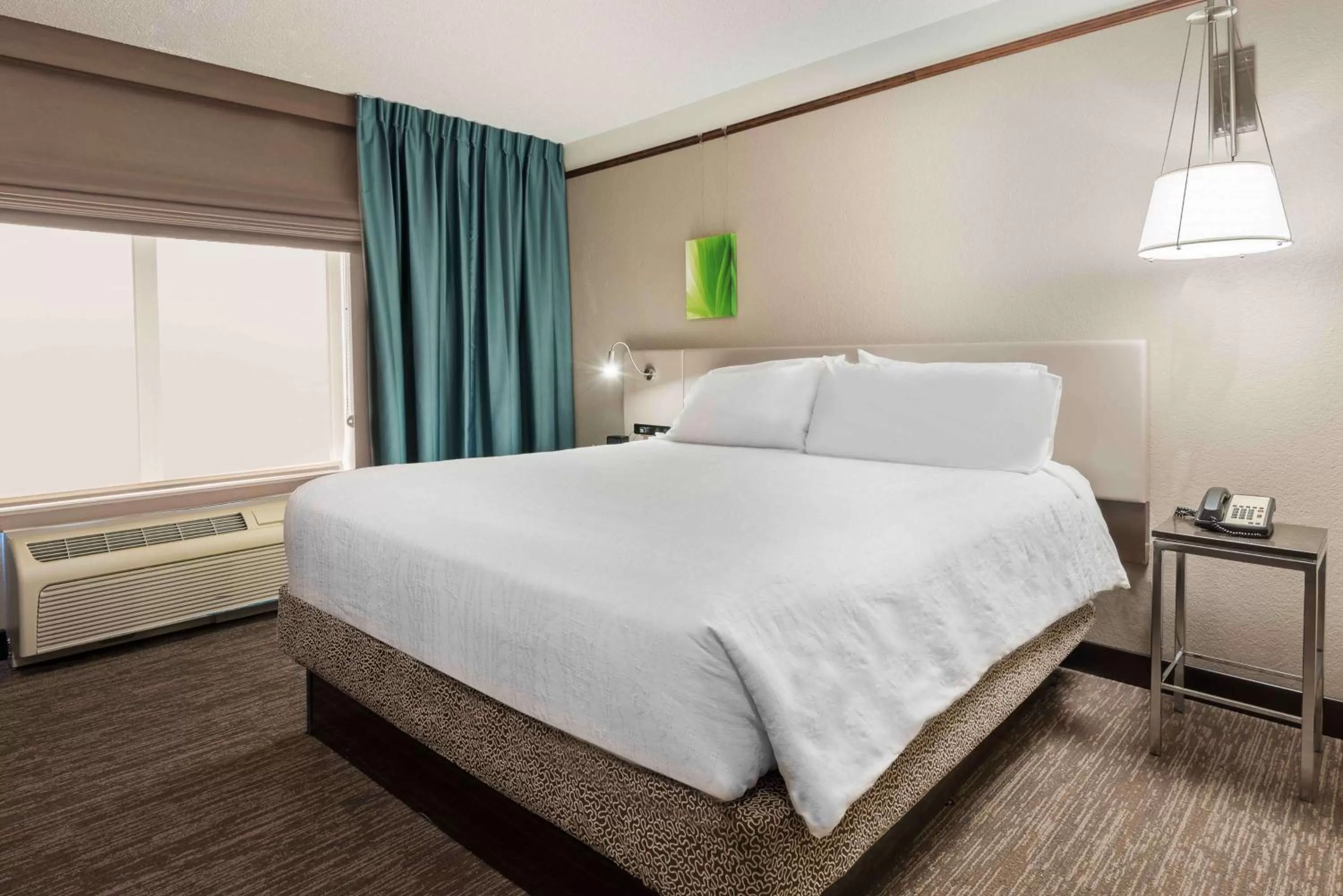 Bed in Hilton Garden Inn Wilmington Mayfaire Town Center