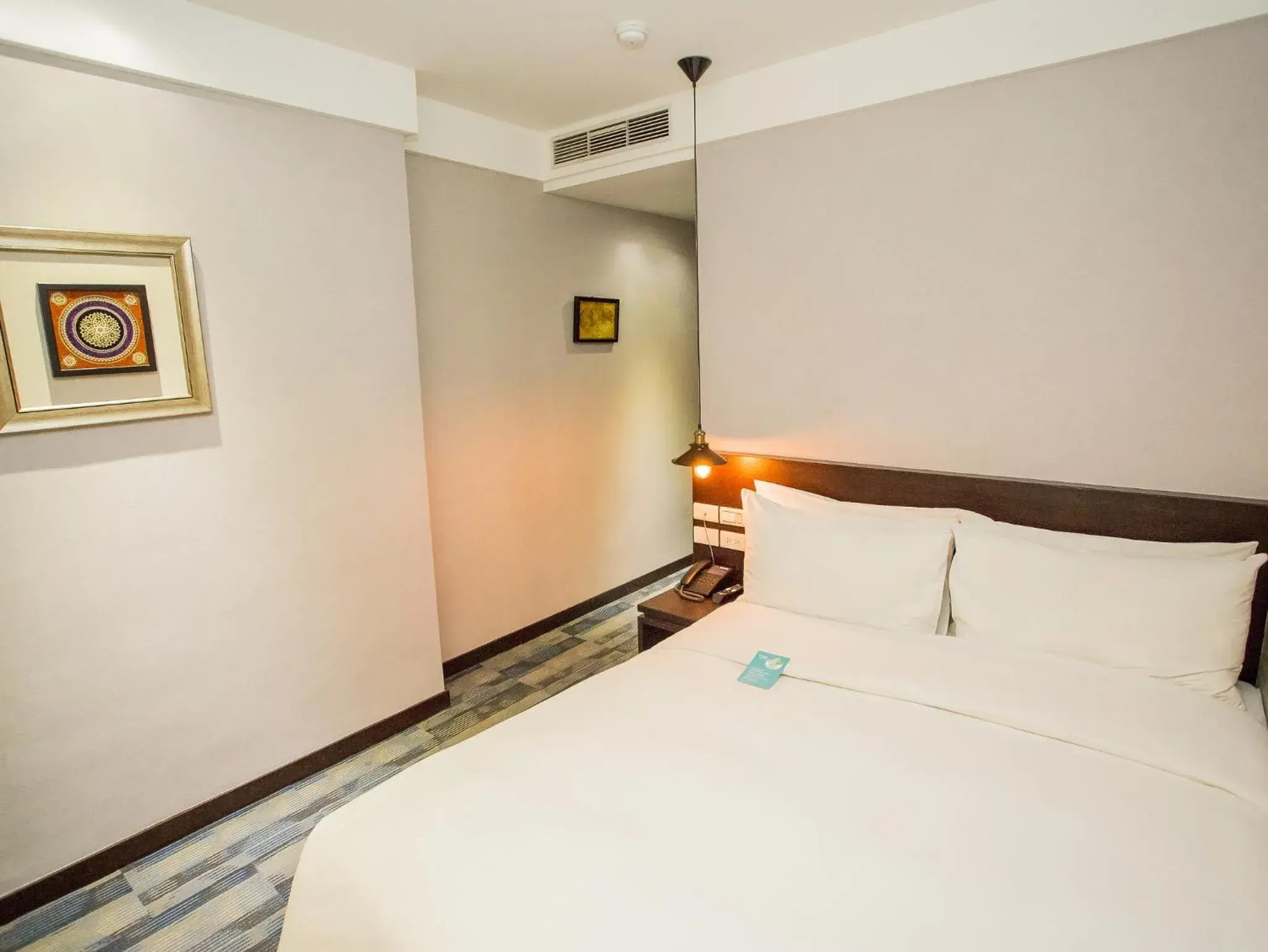 Bedroom, Bed in Khan Hotel