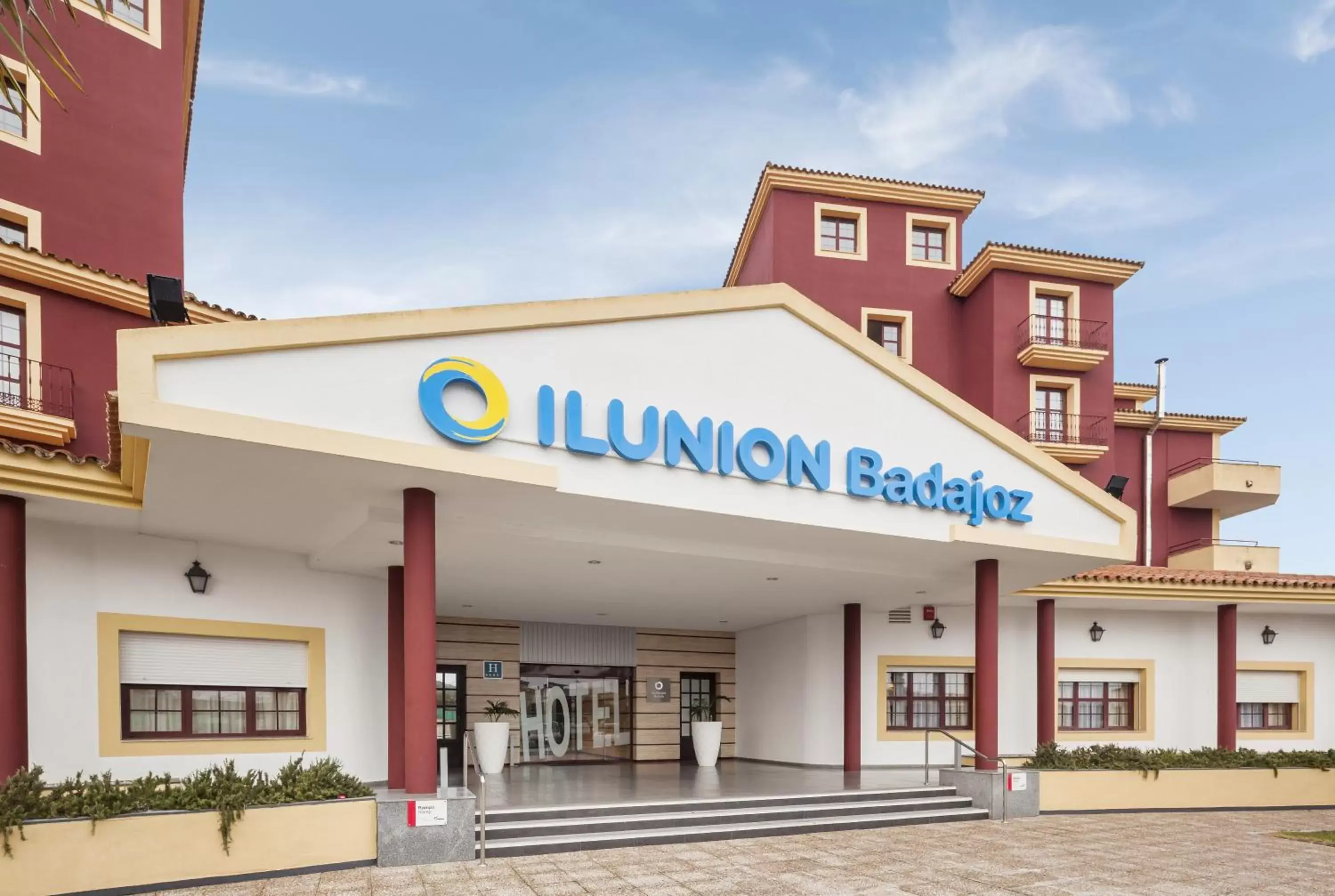 Facade/entrance in Ilunion Golf Badajoz