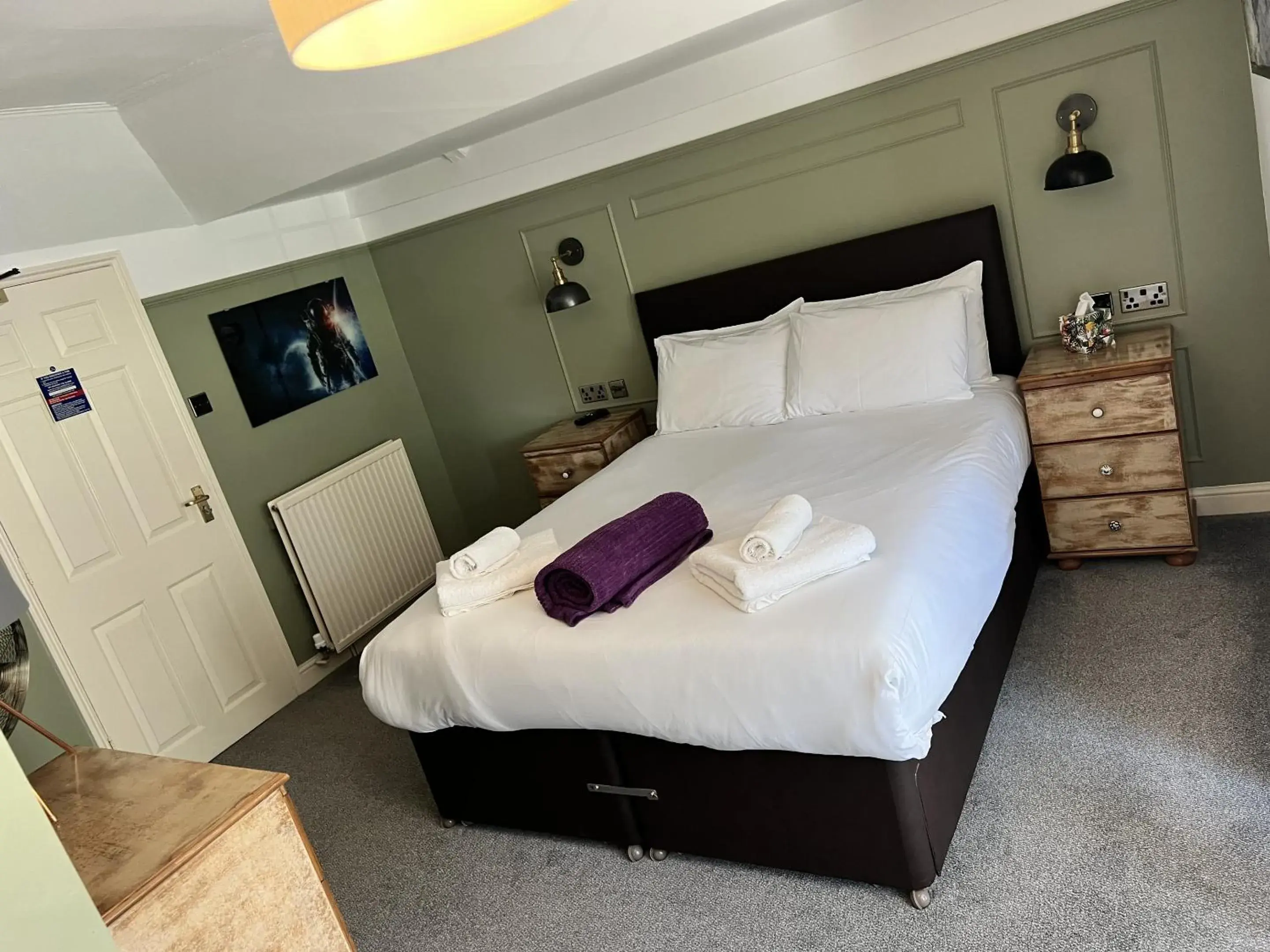 Bedroom, Bed in The Plough Inn