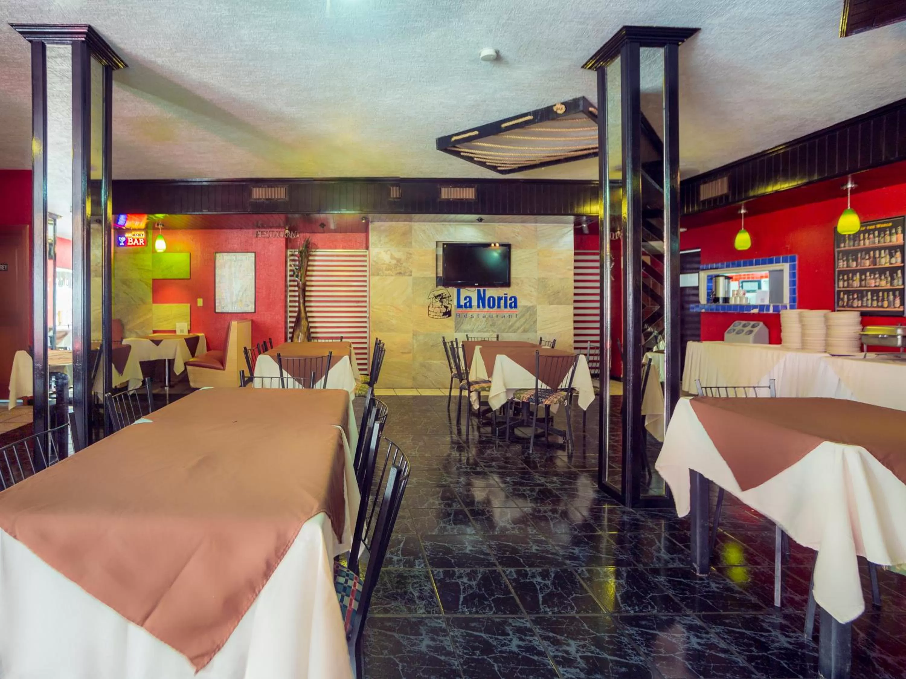 Restaurant/places to eat in Hotel La Silla