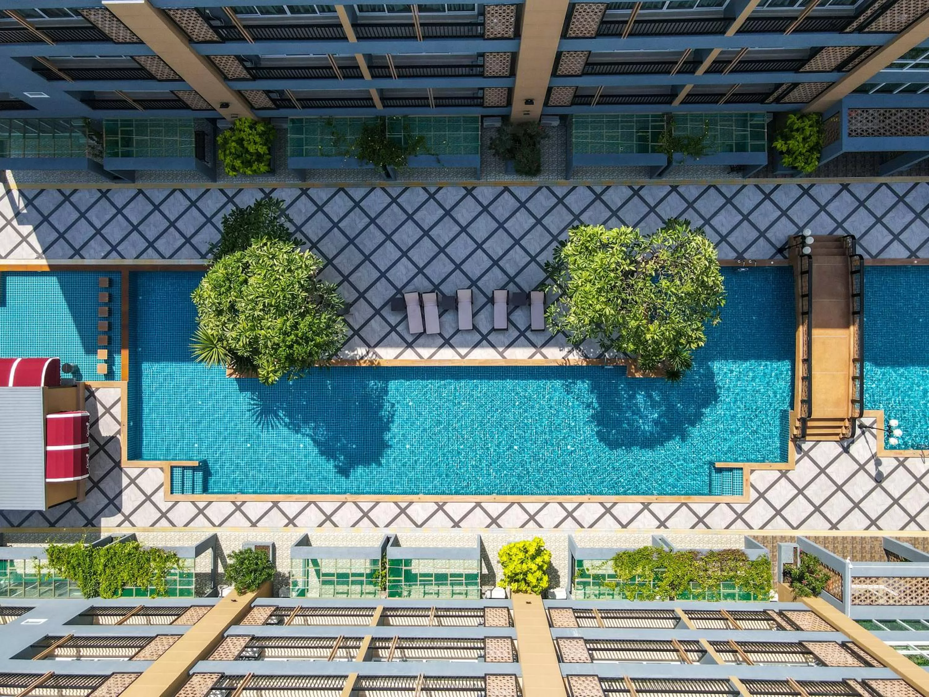 Swimming pool in Golden Sea Hua Hin - SHA Extra Plus