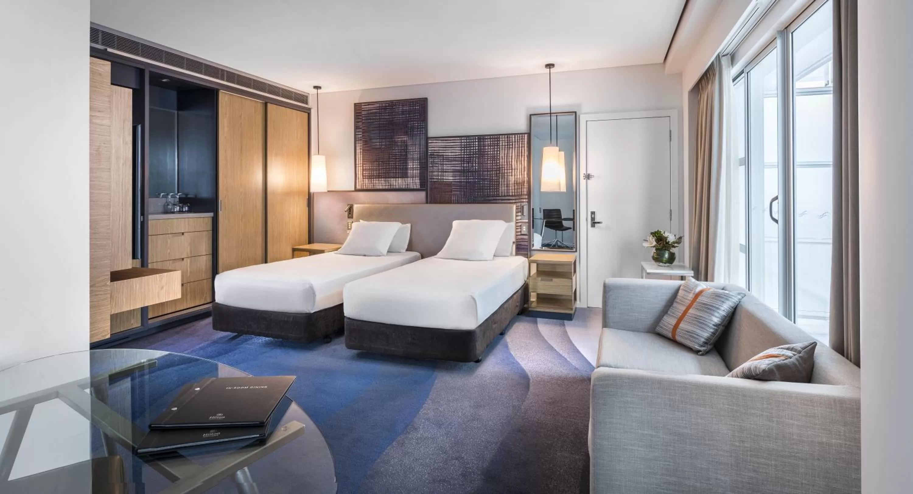 Living room, Bed in Hilton Auckland