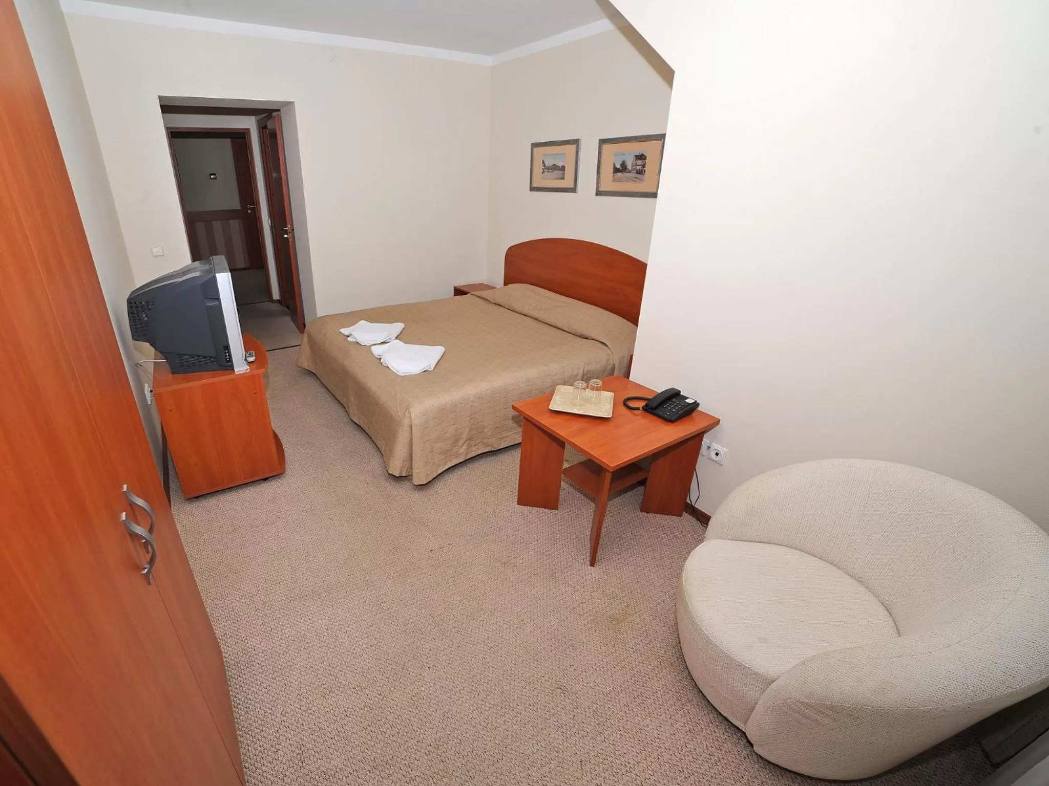 Bedroom, Bed in Deims Hotel