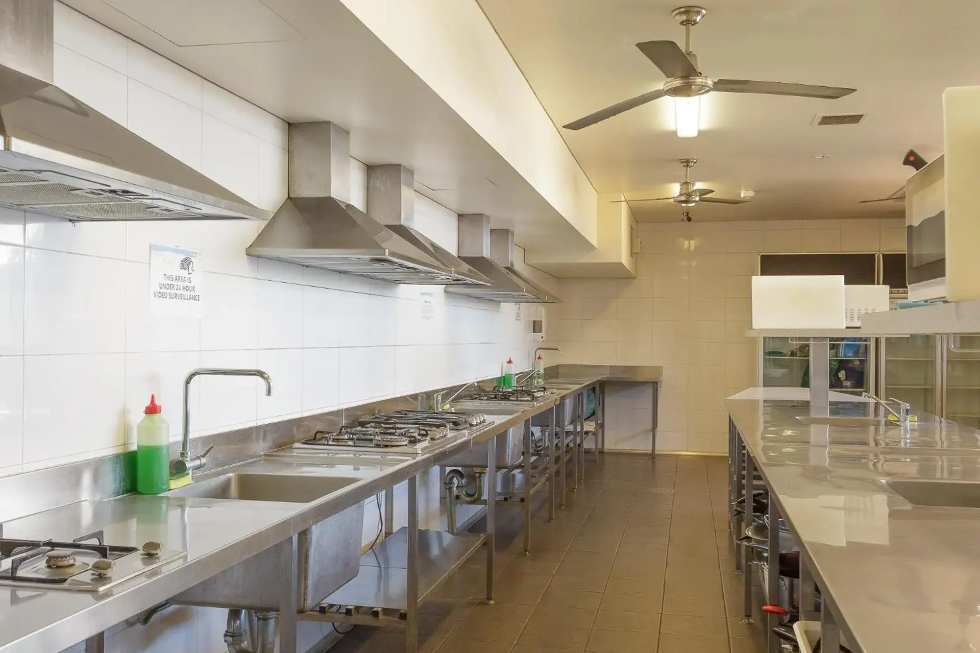 Communal kitchen, Kitchen/Kitchenette in Beaches of Broome