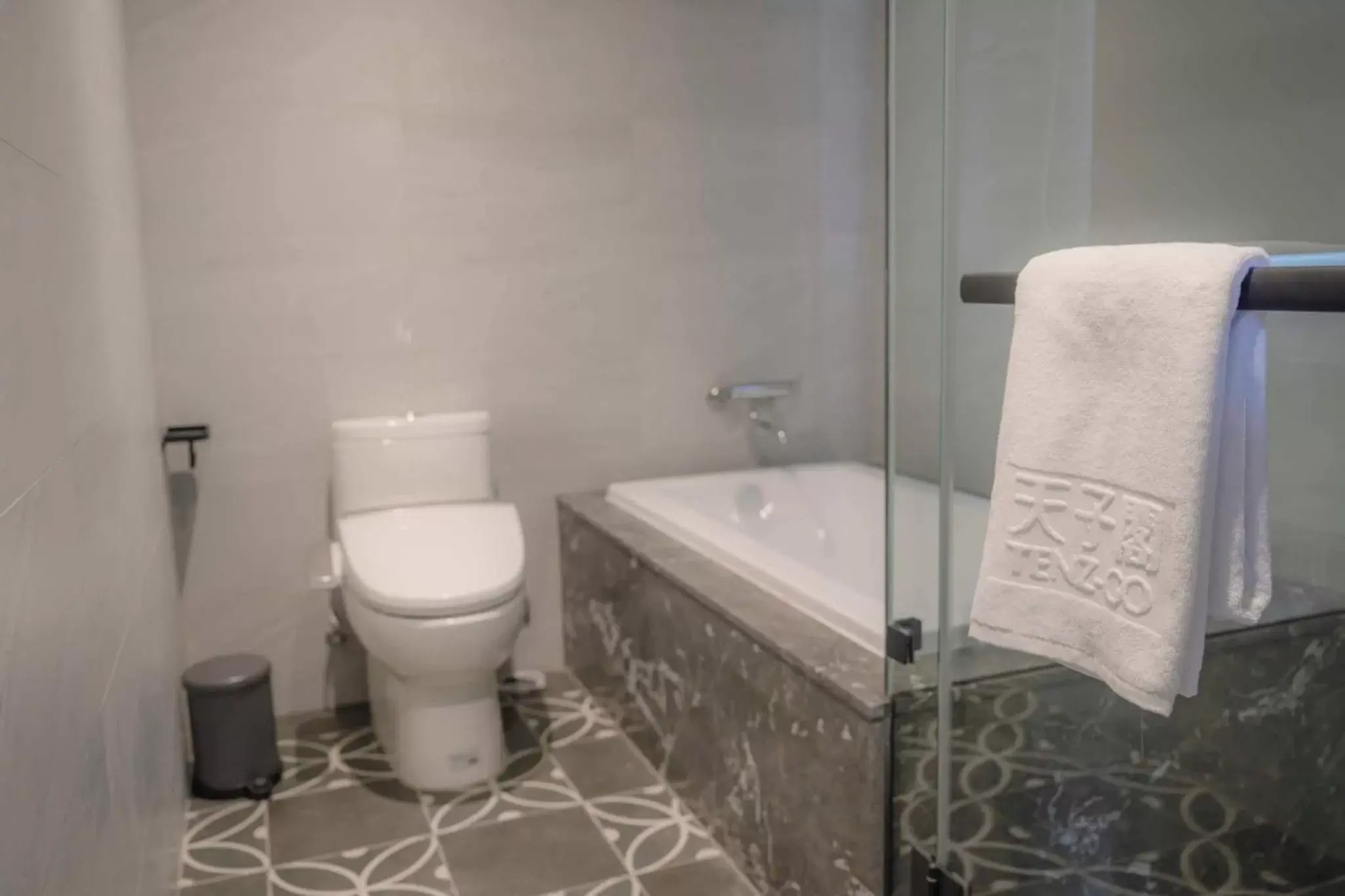 Shower, Bathroom in Tenz Go Hotel