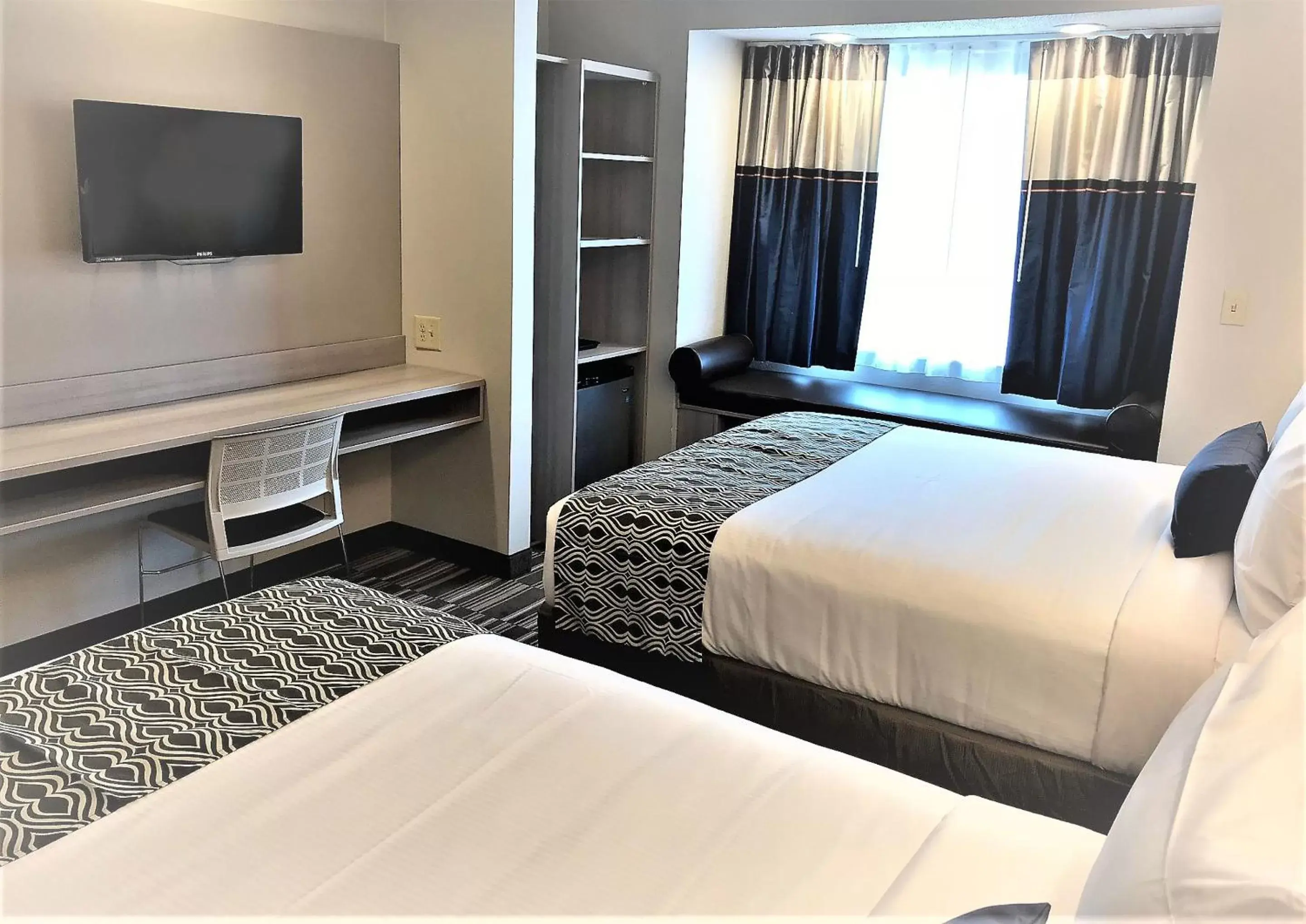 Photo of the whole room, Bed in Microtel Inn & Suites by Wyndham Atlanta Buckhead Area