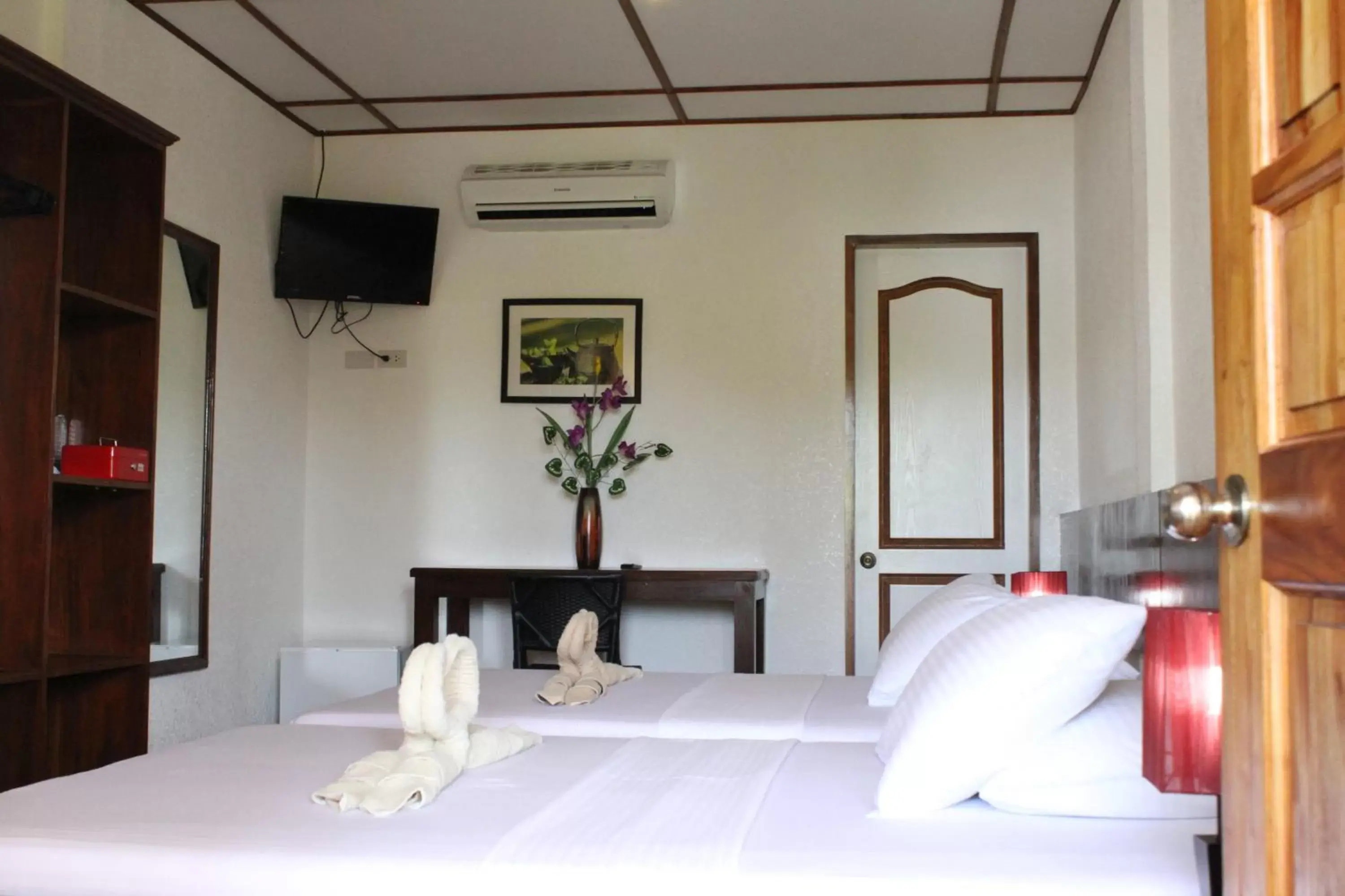 Living room, Bed in Bohol Sunside Resort