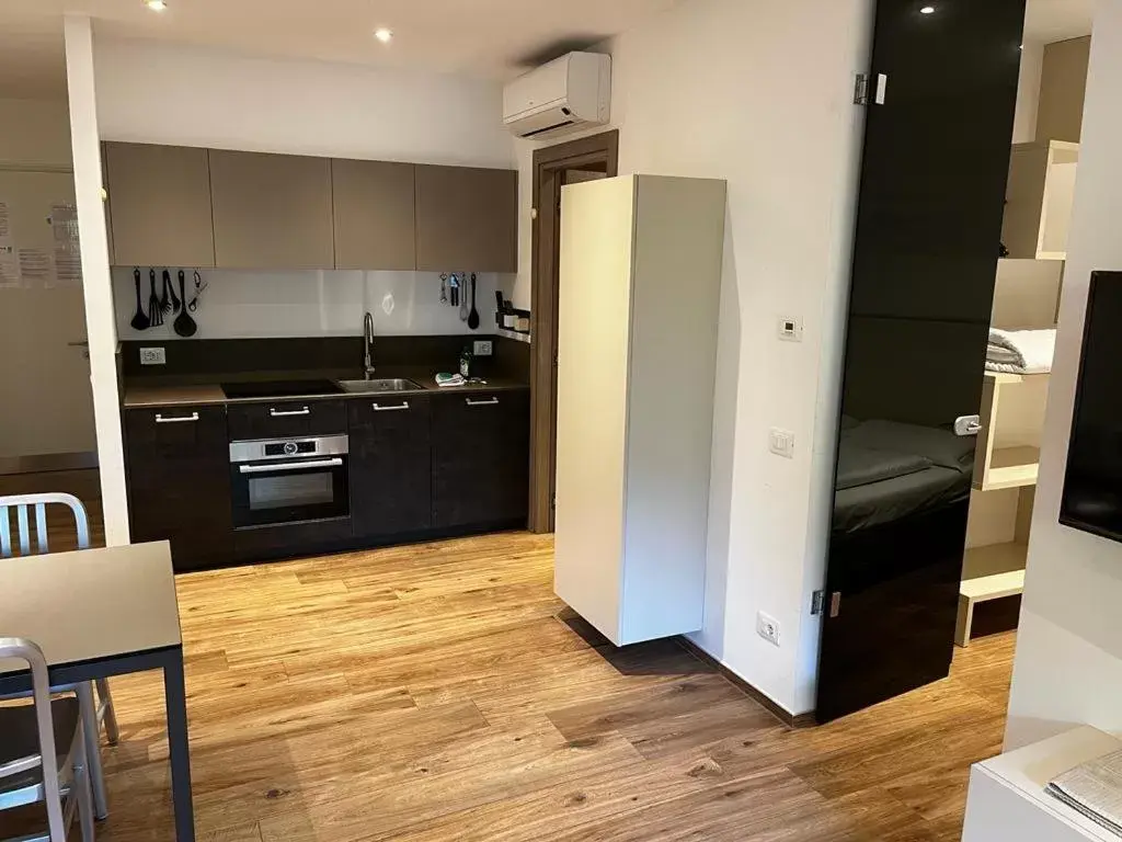 Kitchen/Kitchenette in Riva Lake Lodge