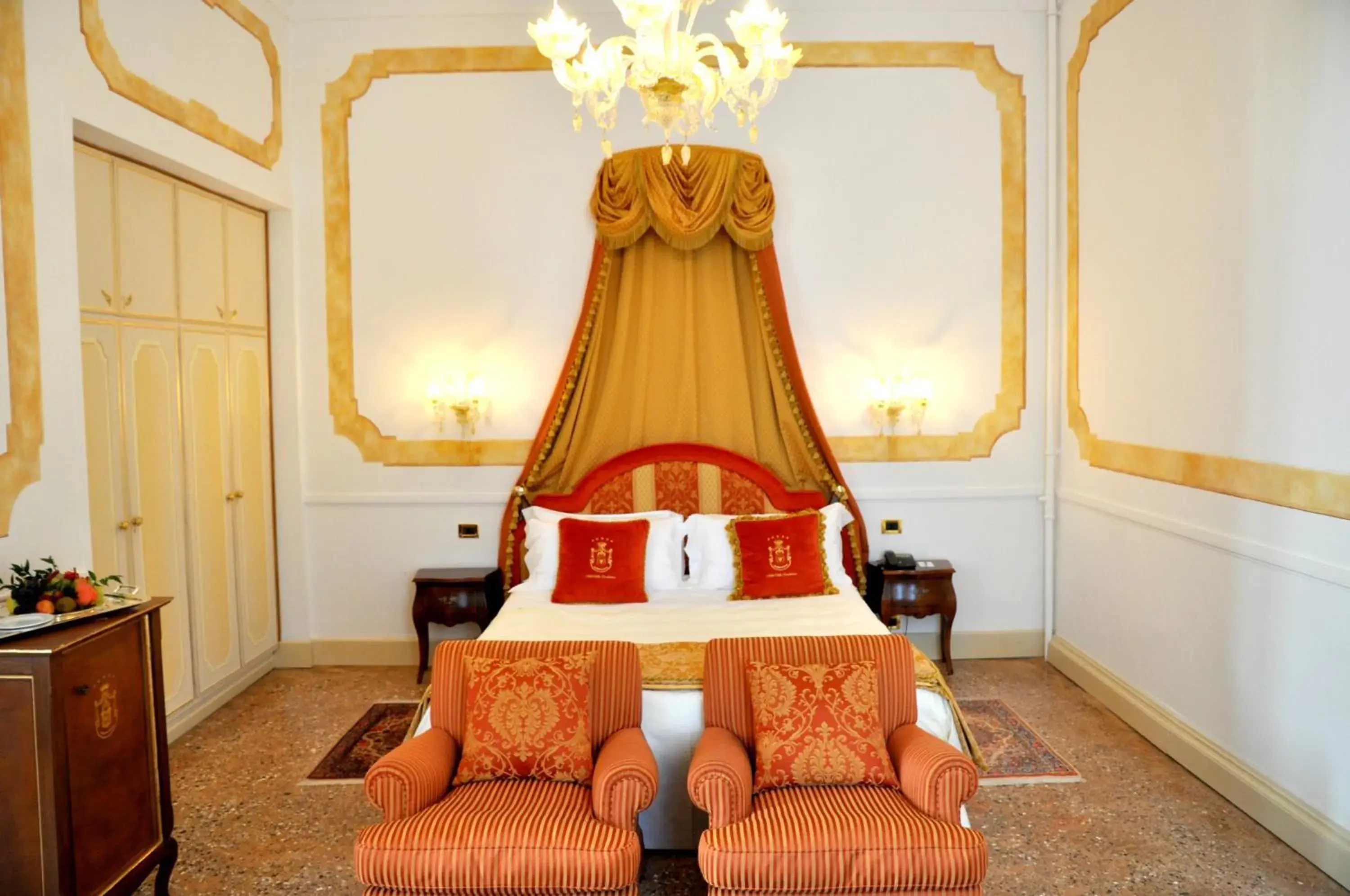 Decorative detail, Bed in Hotel Villa Condulmer