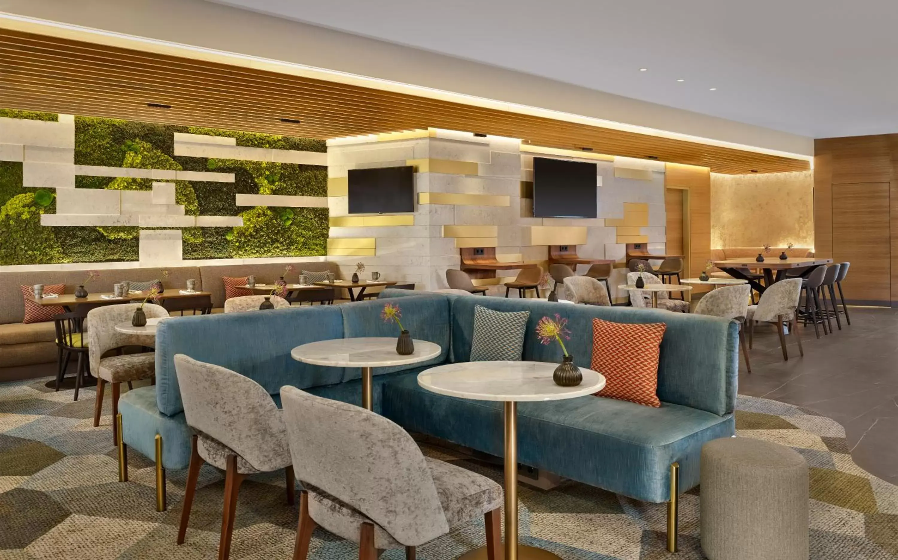 Lounge or bar, Restaurant/Places to Eat in Sheraton Amsterdam Airport Hotel and Conference Center