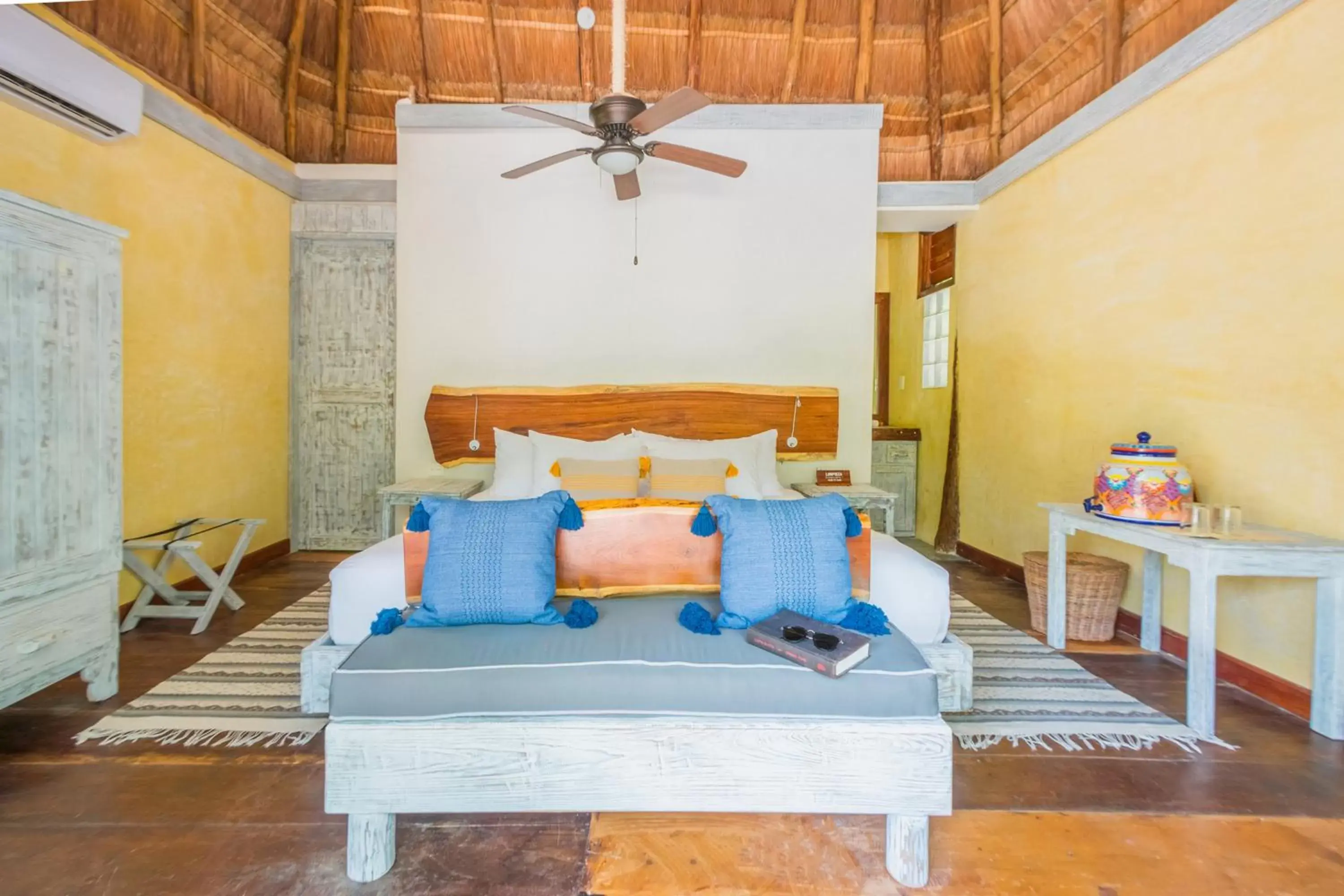 Photo of the whole room, Bed in Villa Pescadores Tulum