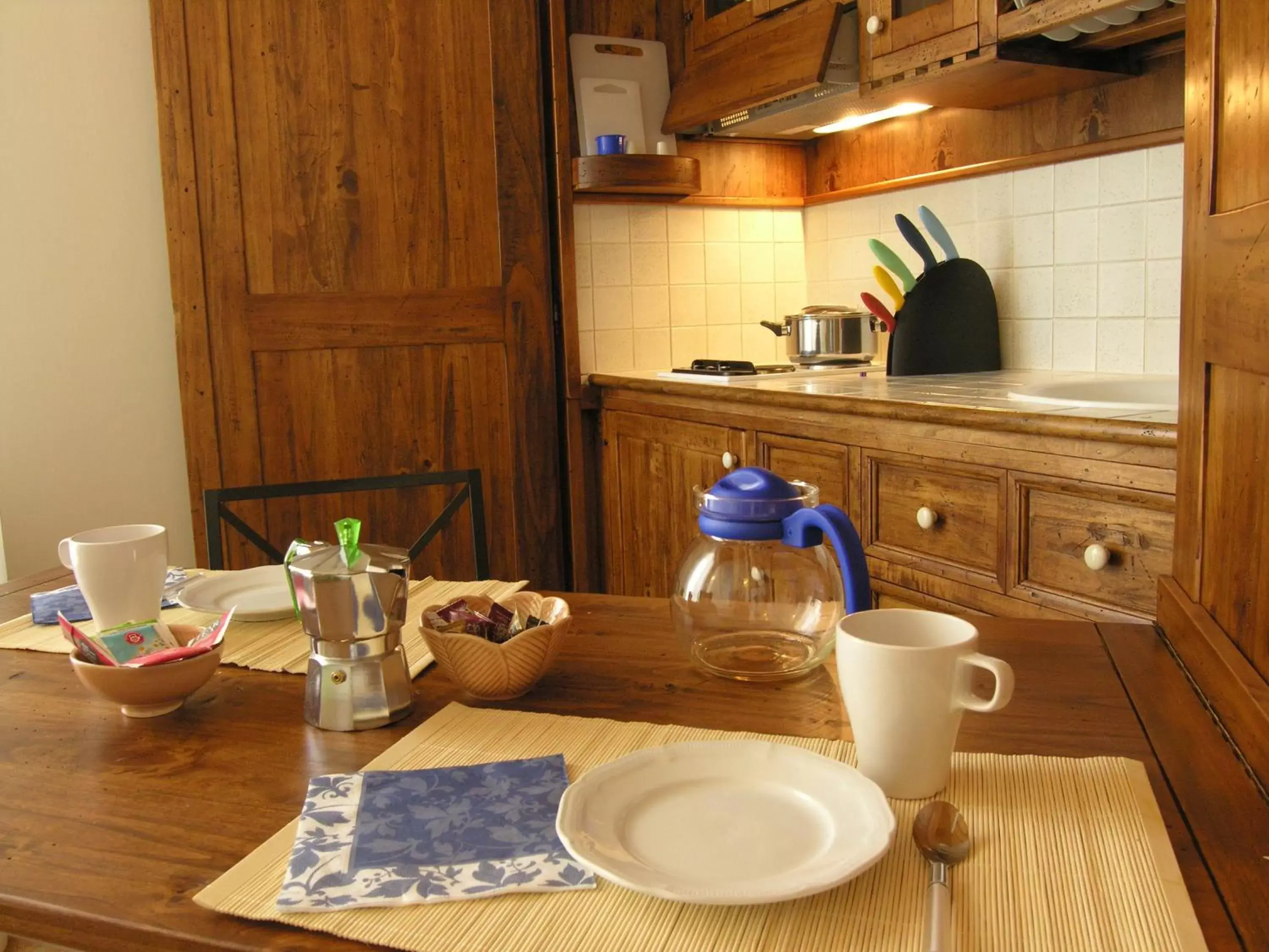 Kitchen or kitchenette, Dining Area in Hotel Mastino