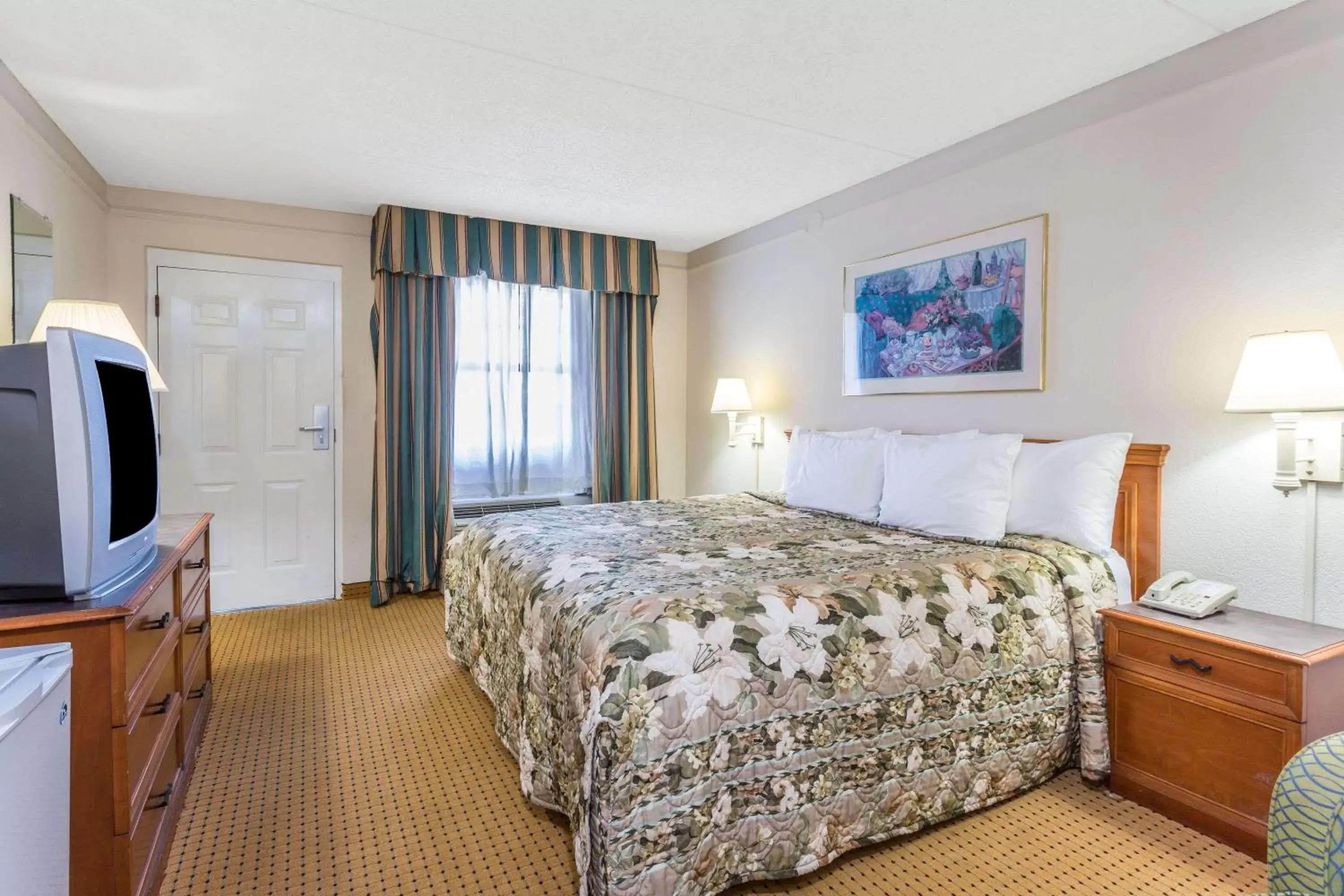 Photo of the whole room, Bed in Days Inn by Wyndham Richmond/South