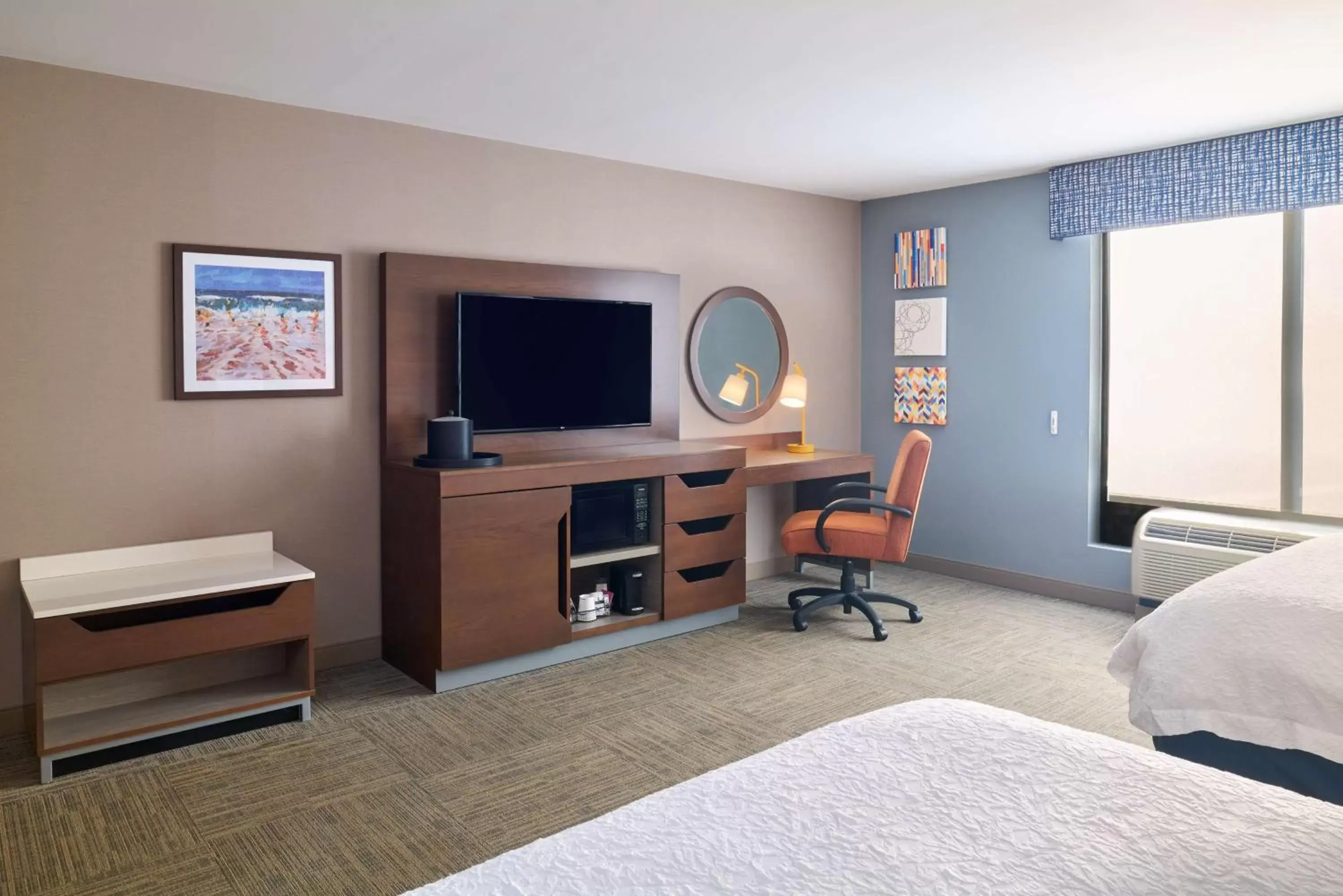 Bedroom, TV/Entertainment Center in Hampton Inn & Suites Providence / Smithfield