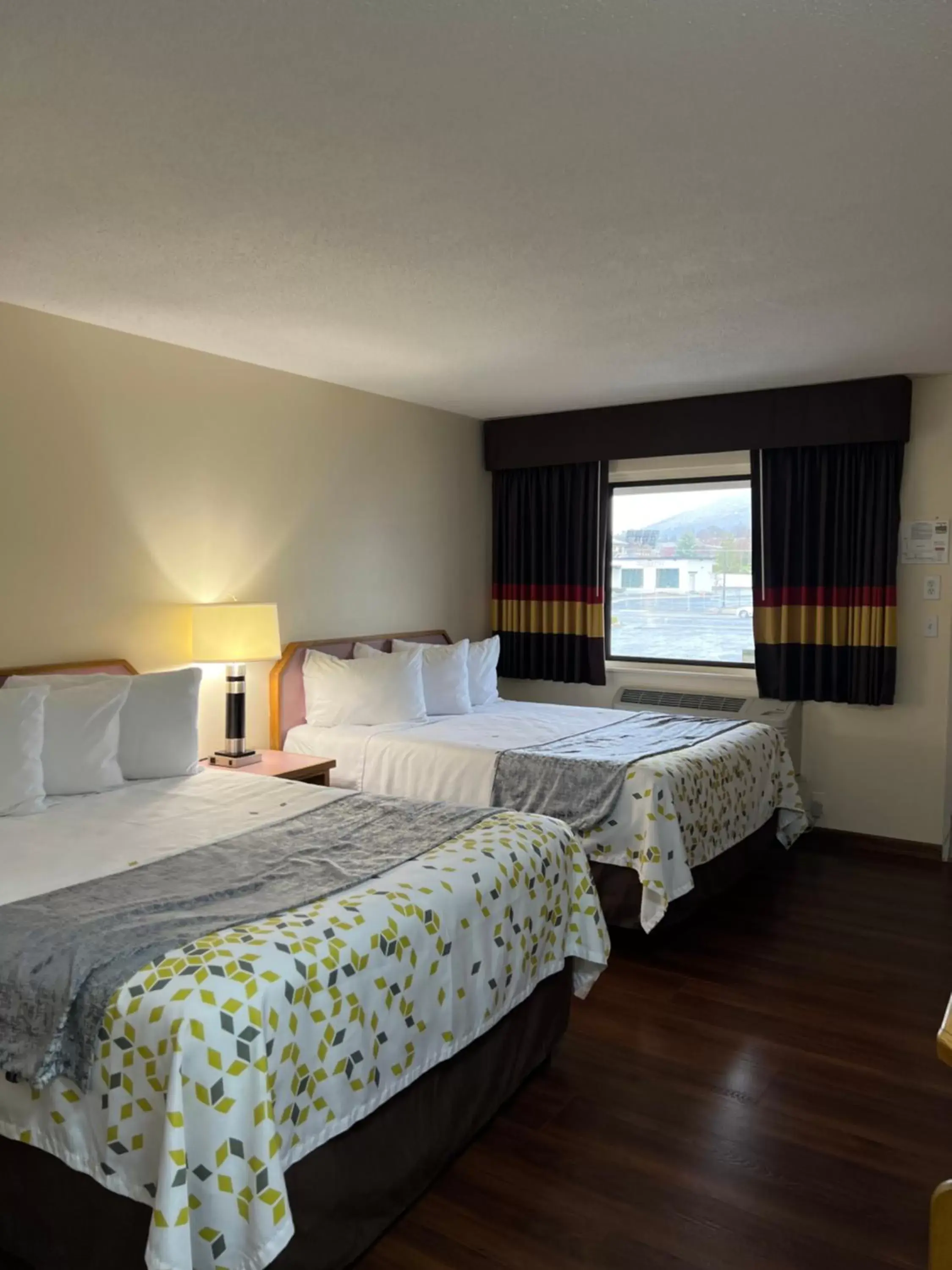 Bed in Scottish Inns Ashland Bed in Scottish Inns Ashland