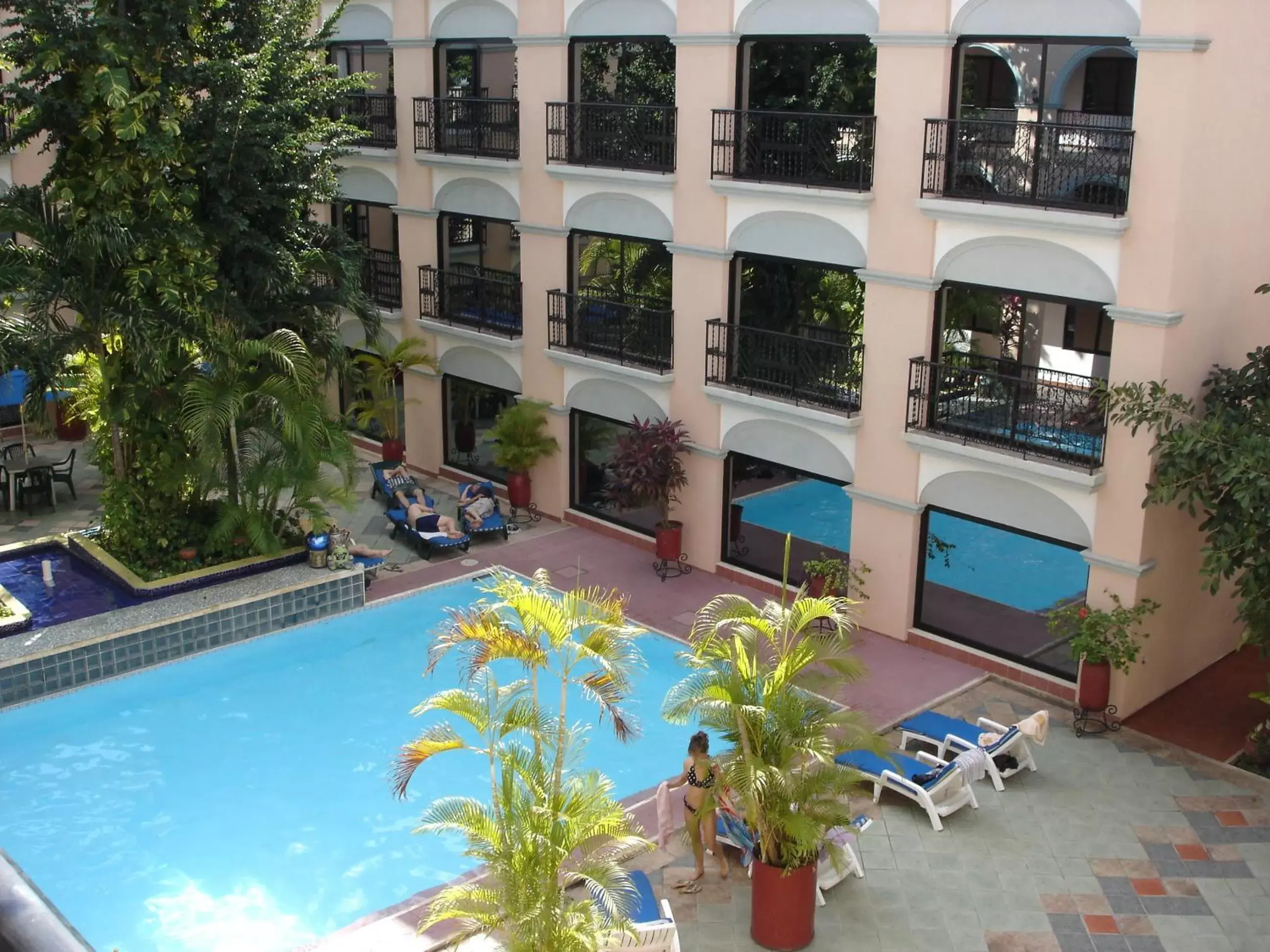 Swimming pool, Pool View in Hotel Doralba Inn