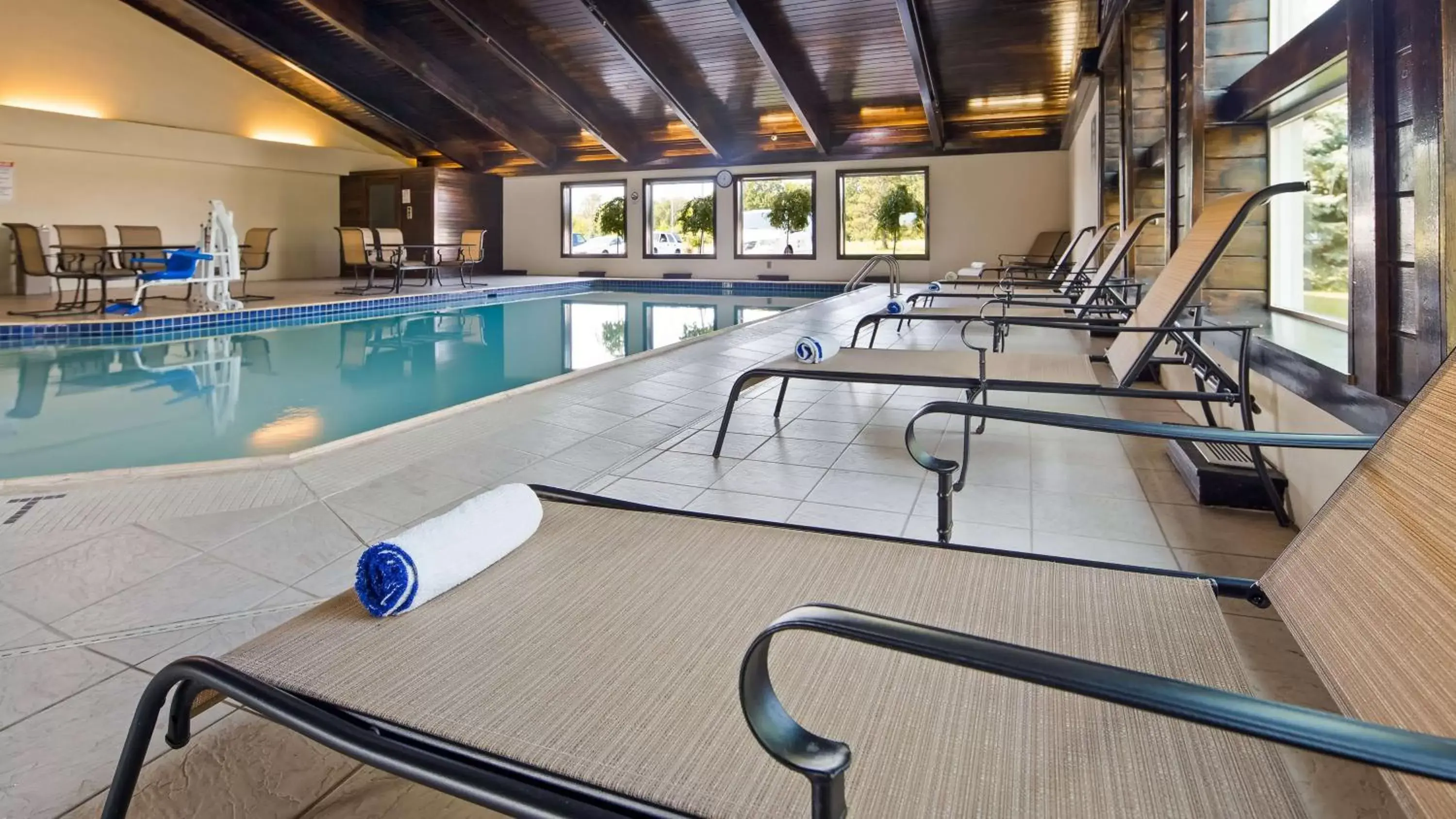 On site, Swimming Pool in Best Western Plus Flint Airport Inn & Suites