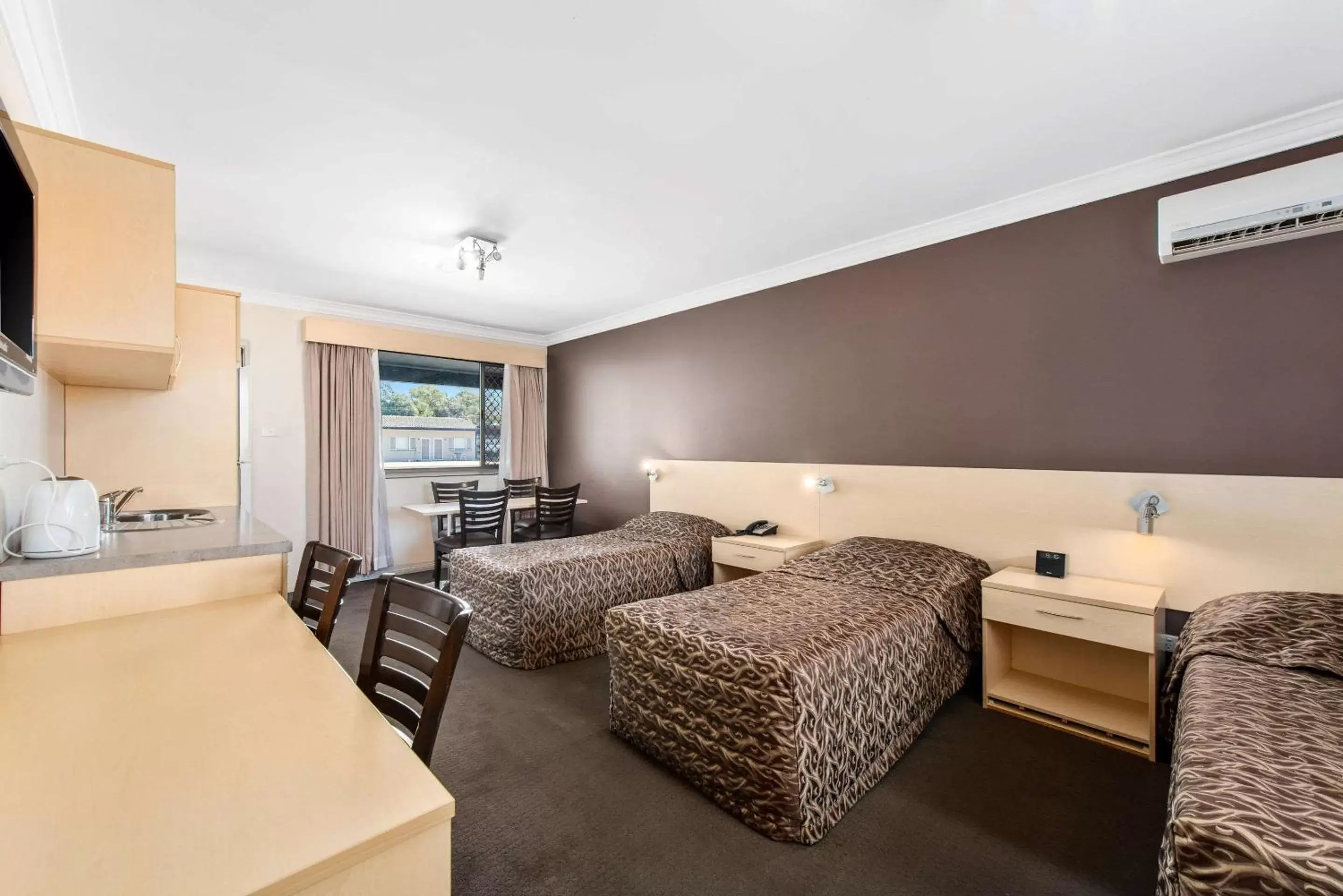 Photo of the whole room in Econo Lodge Moree Spa Motor Inn