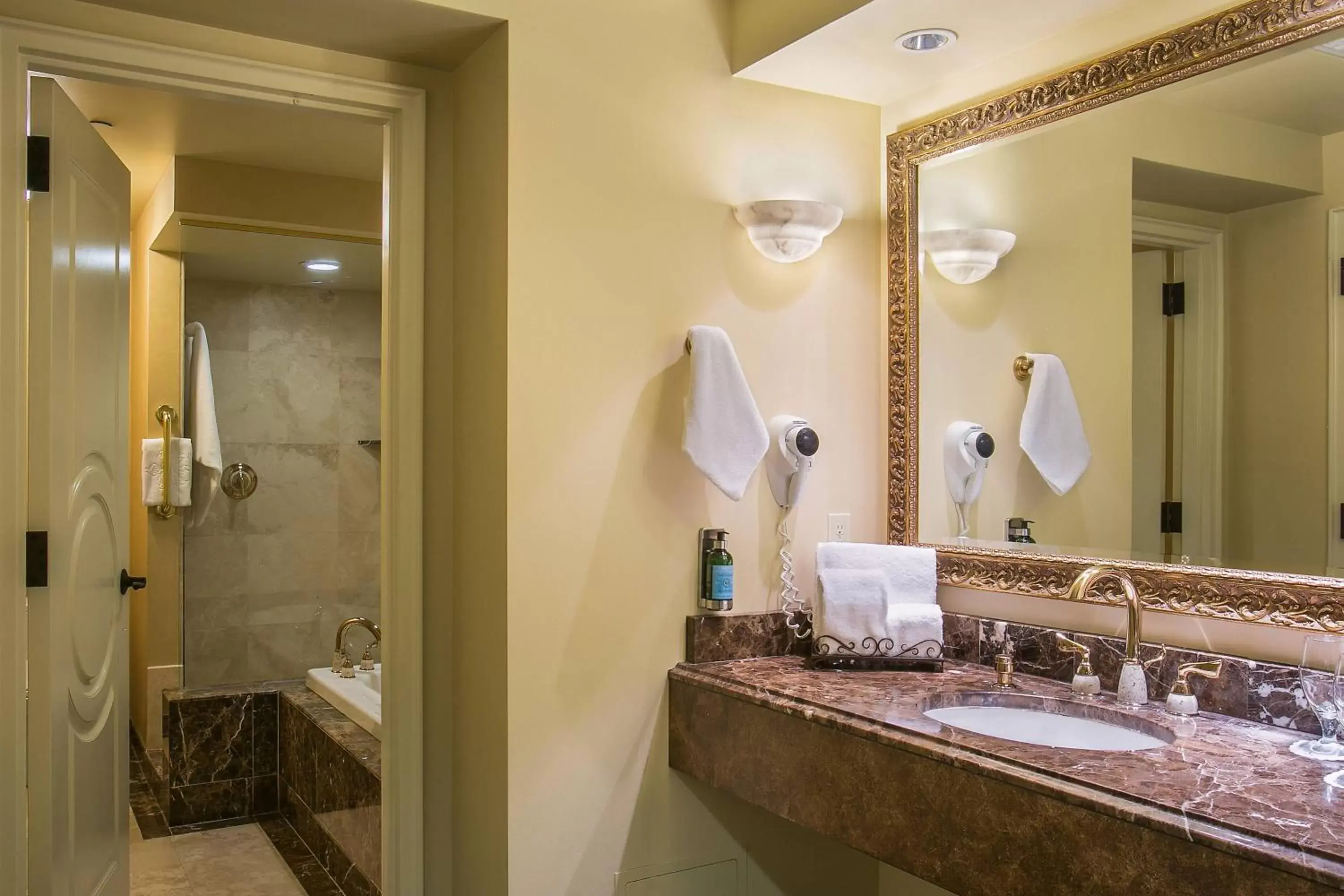 Bathroom in The Historic Davenport, Autograph Collection