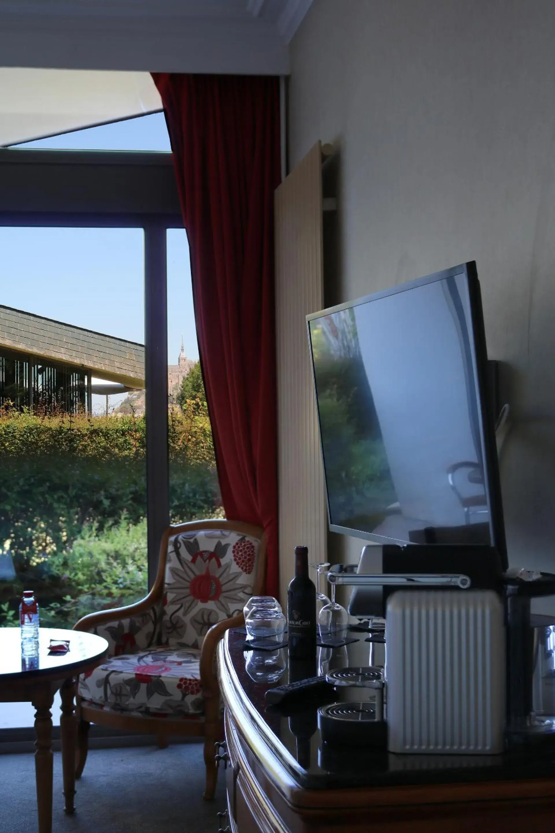 Bedroom in Le Relais Saint Michel