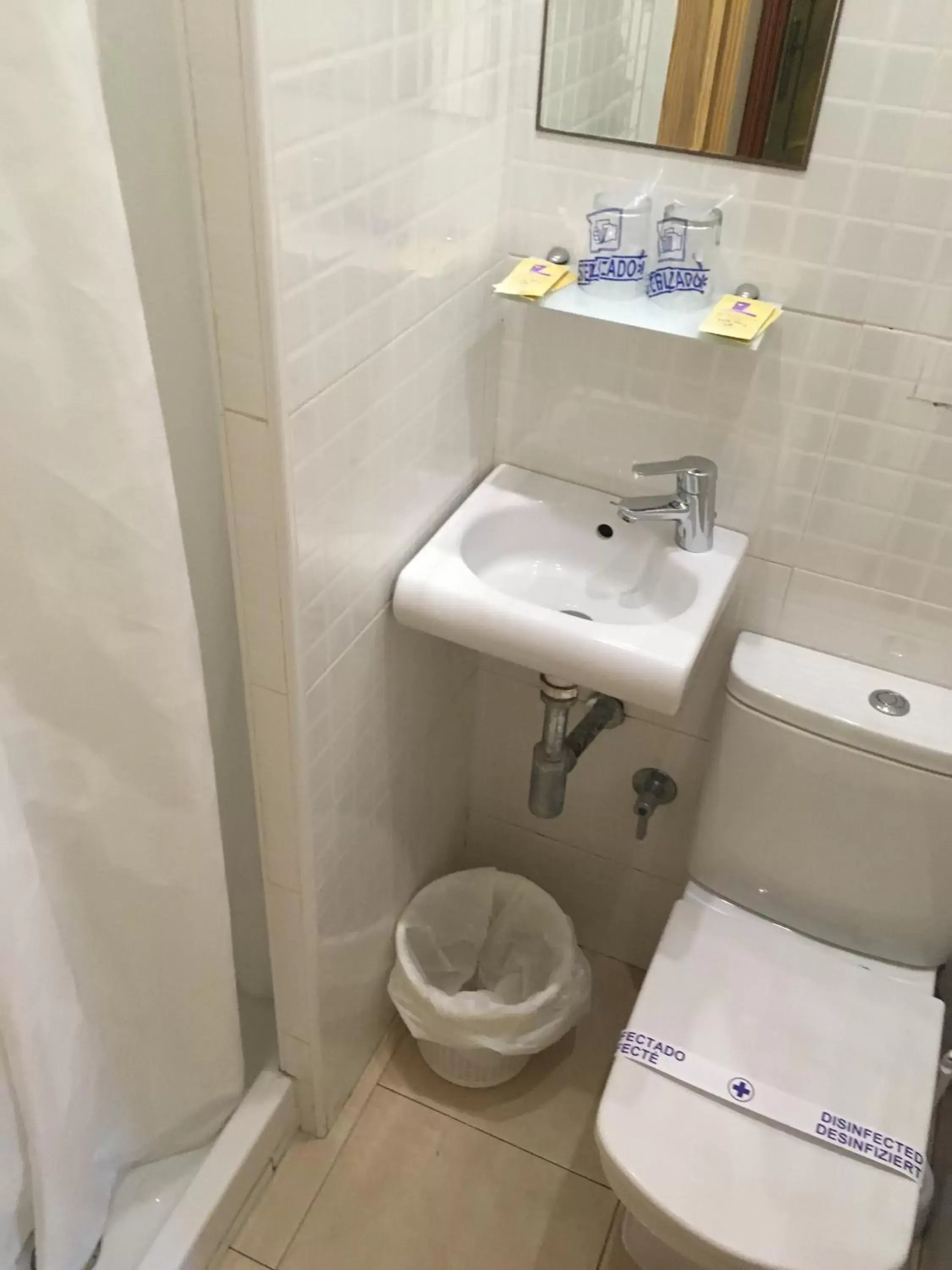 Bathroom in Hotel Maritimo