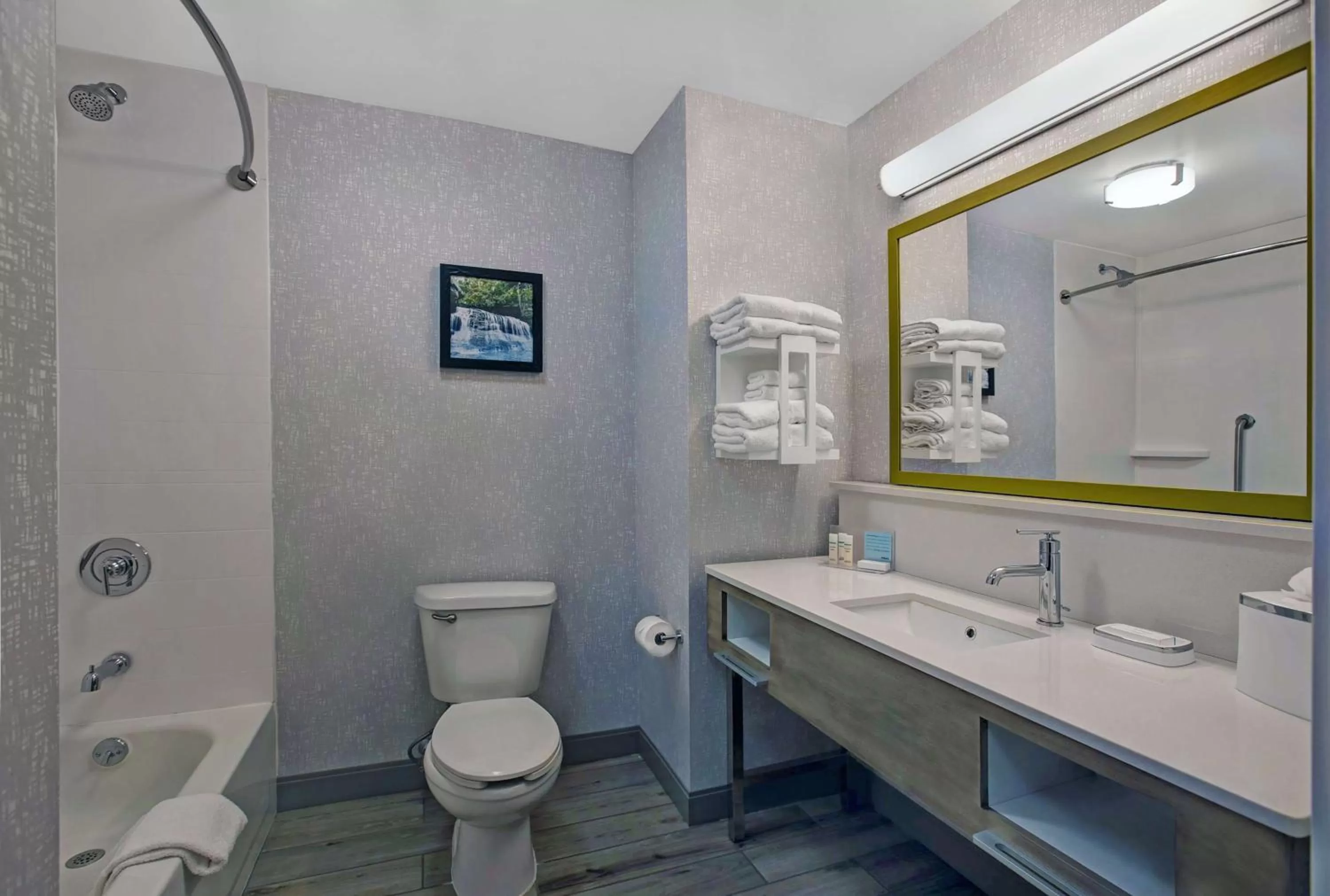 Bathroom in Hampton Inn Westfield