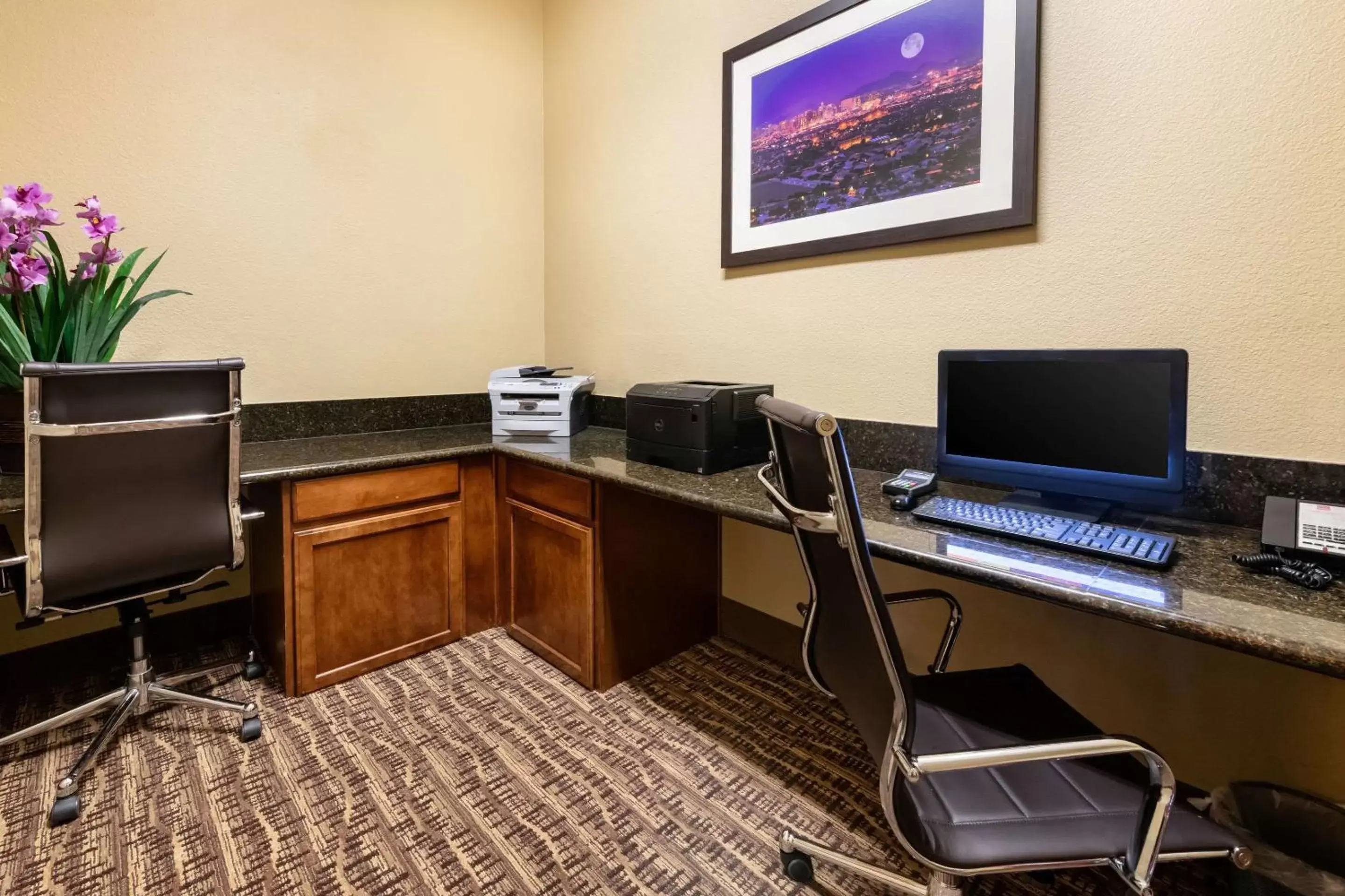 On site, TV/Entertainment Center in Comfort Suites Goodyear-West Phoenix