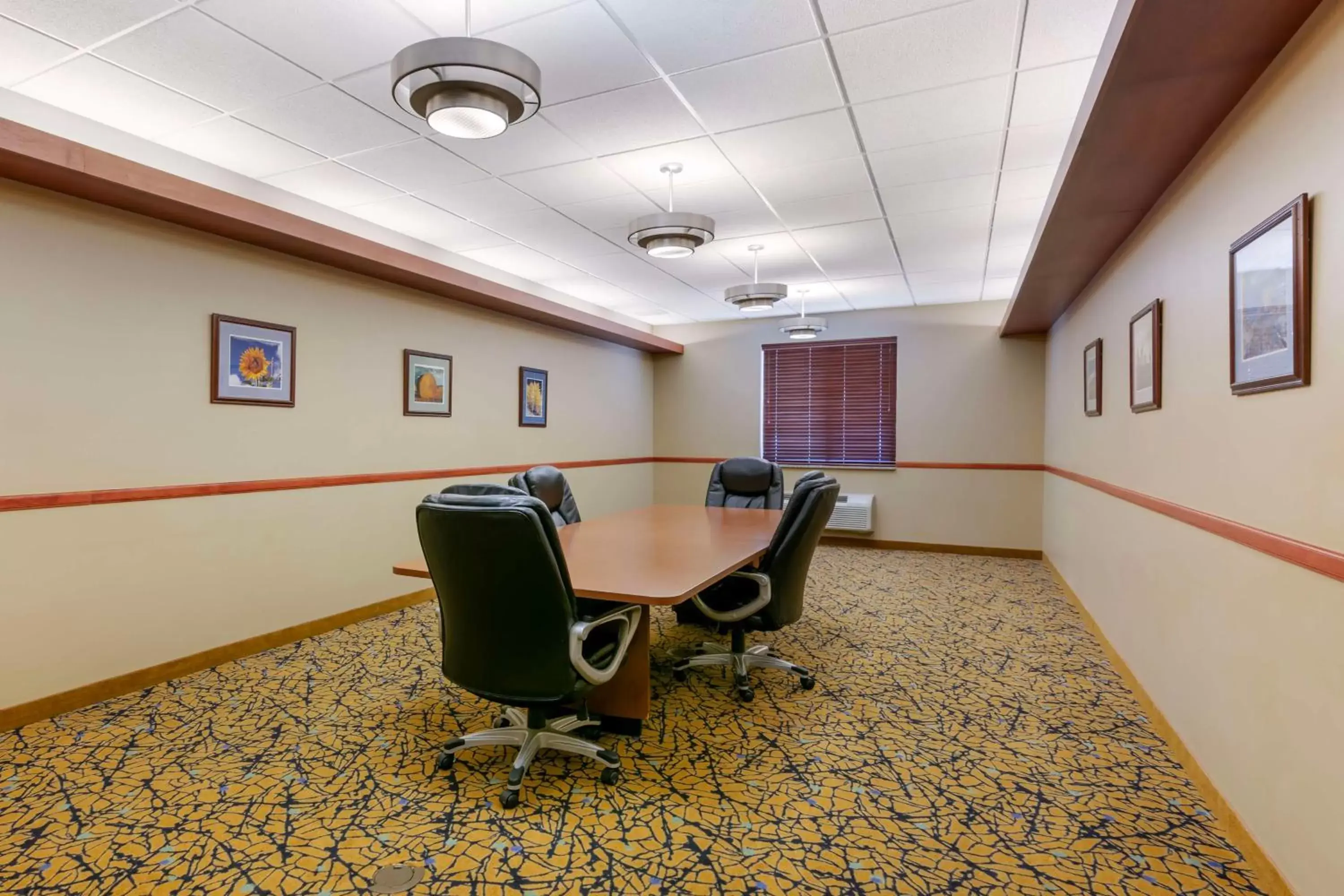 Meeting/conference room in Best Western Golden Prairie Inn and Suites