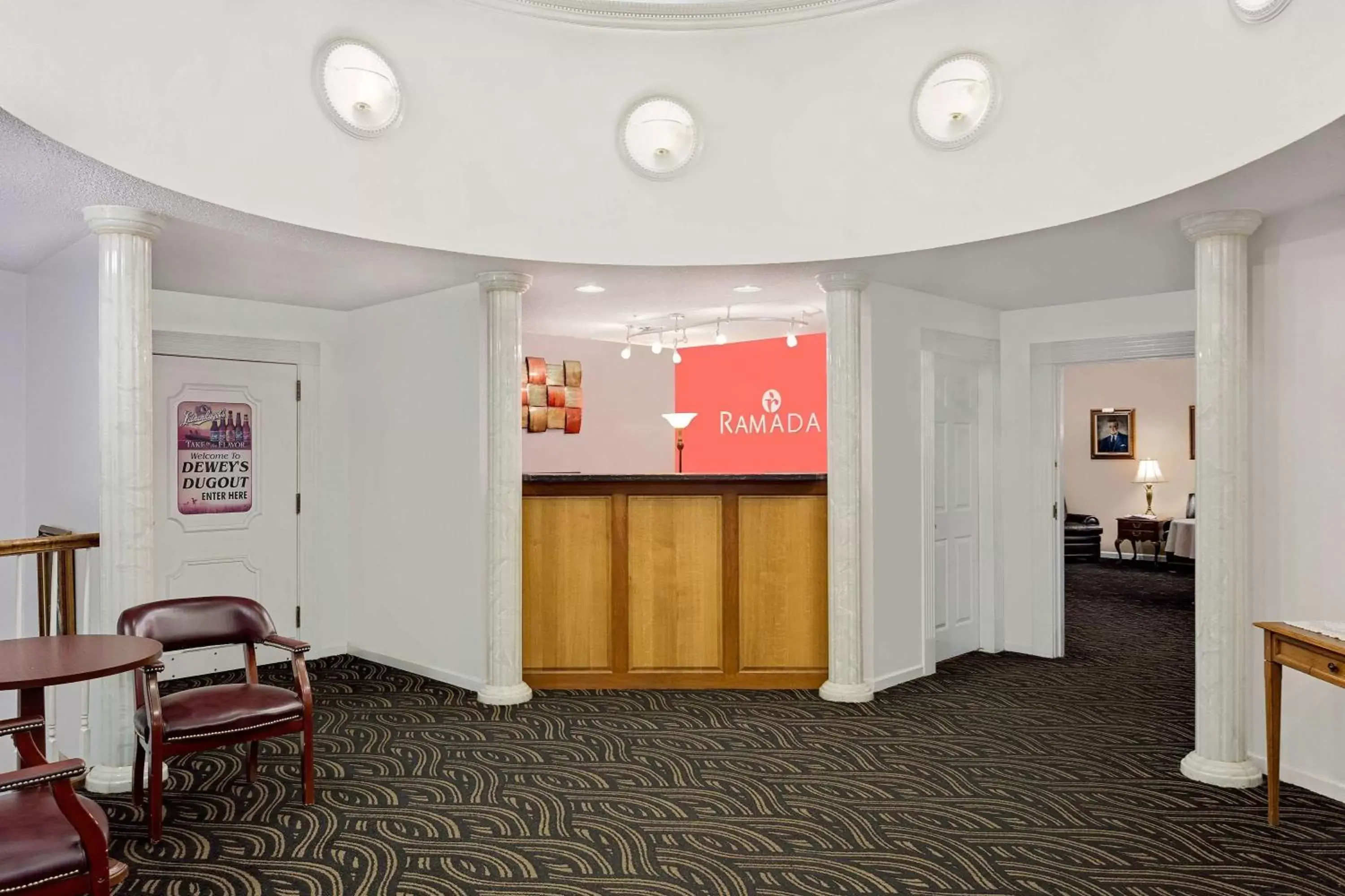 Lobby or reception in Ramada by Wyndham Richland Center