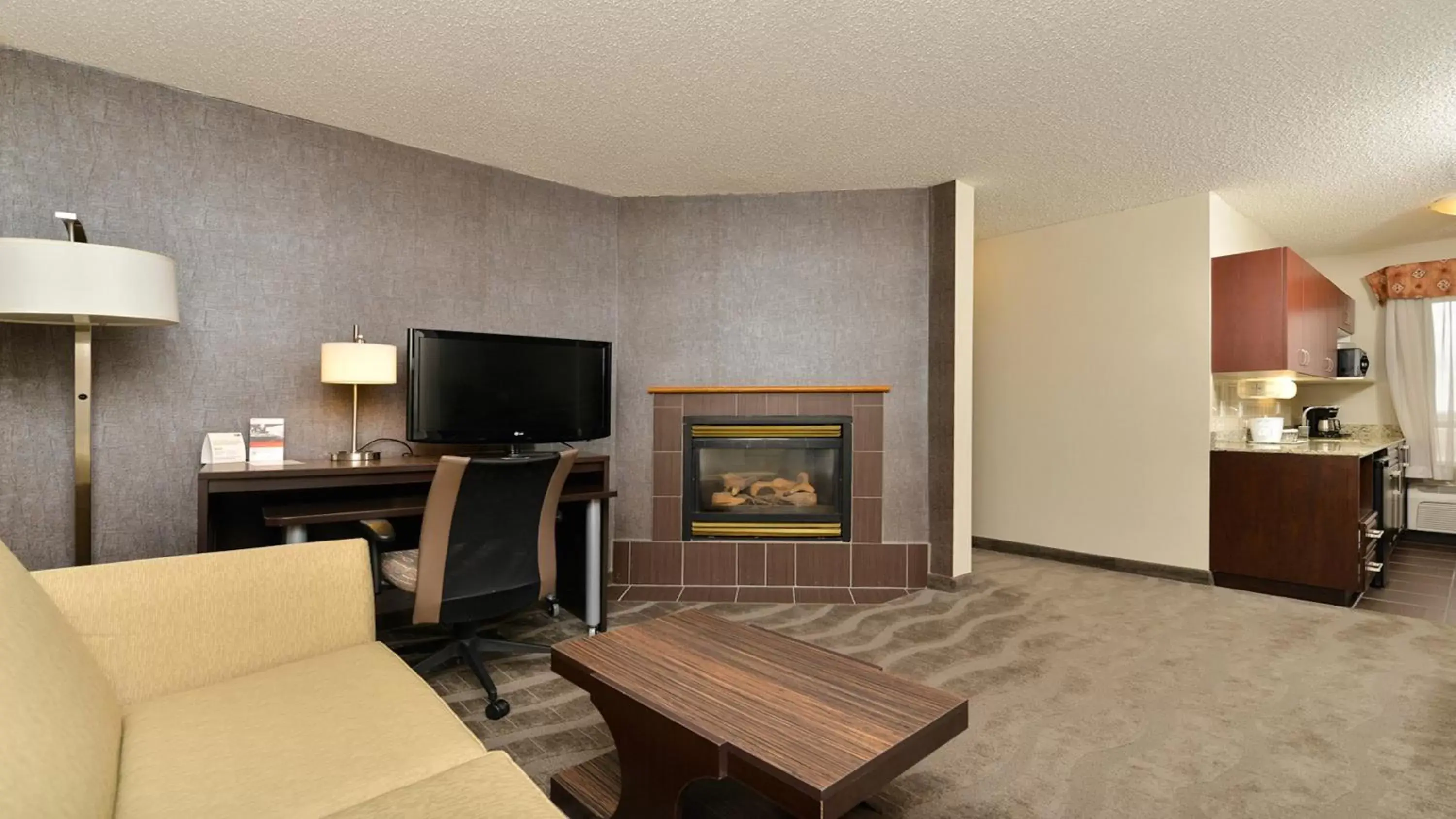 Photo of the whole room, TV/Entertainment Center in Holiday Inn Express Hotel & Suites - Edmonton International Airport, an IHG Hotel