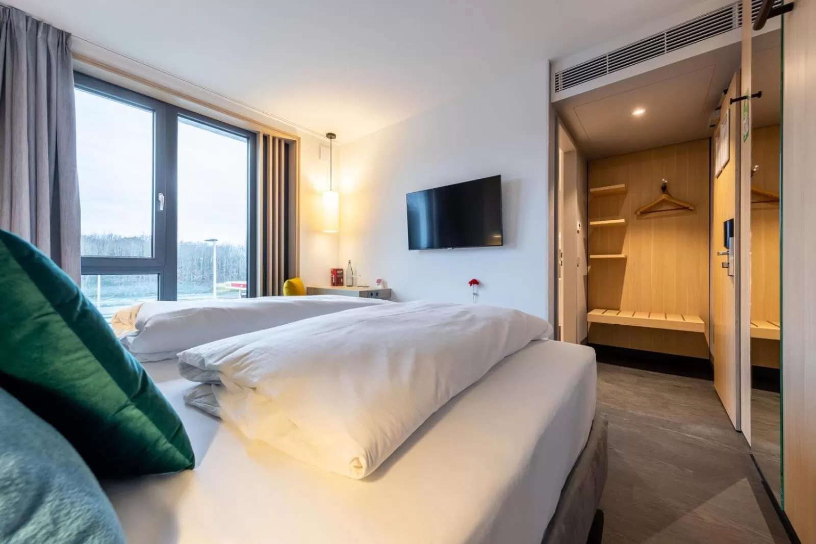 Photo of the whole room, Bed in Serways Hotel Hösel