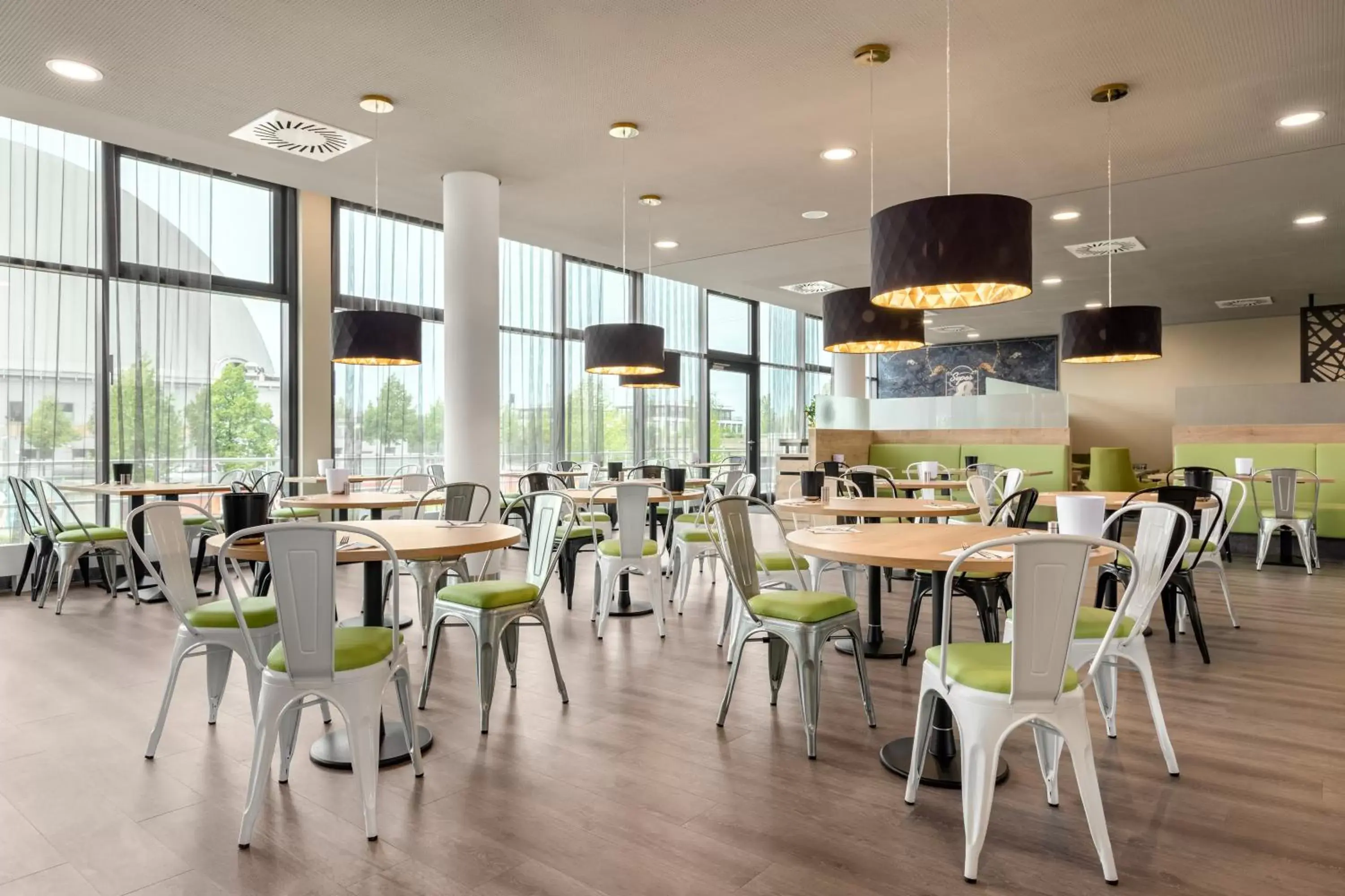 Food and drinks, Restaurant/Places to Eat in Super 8 by Wyndham Oberhausen am Centro